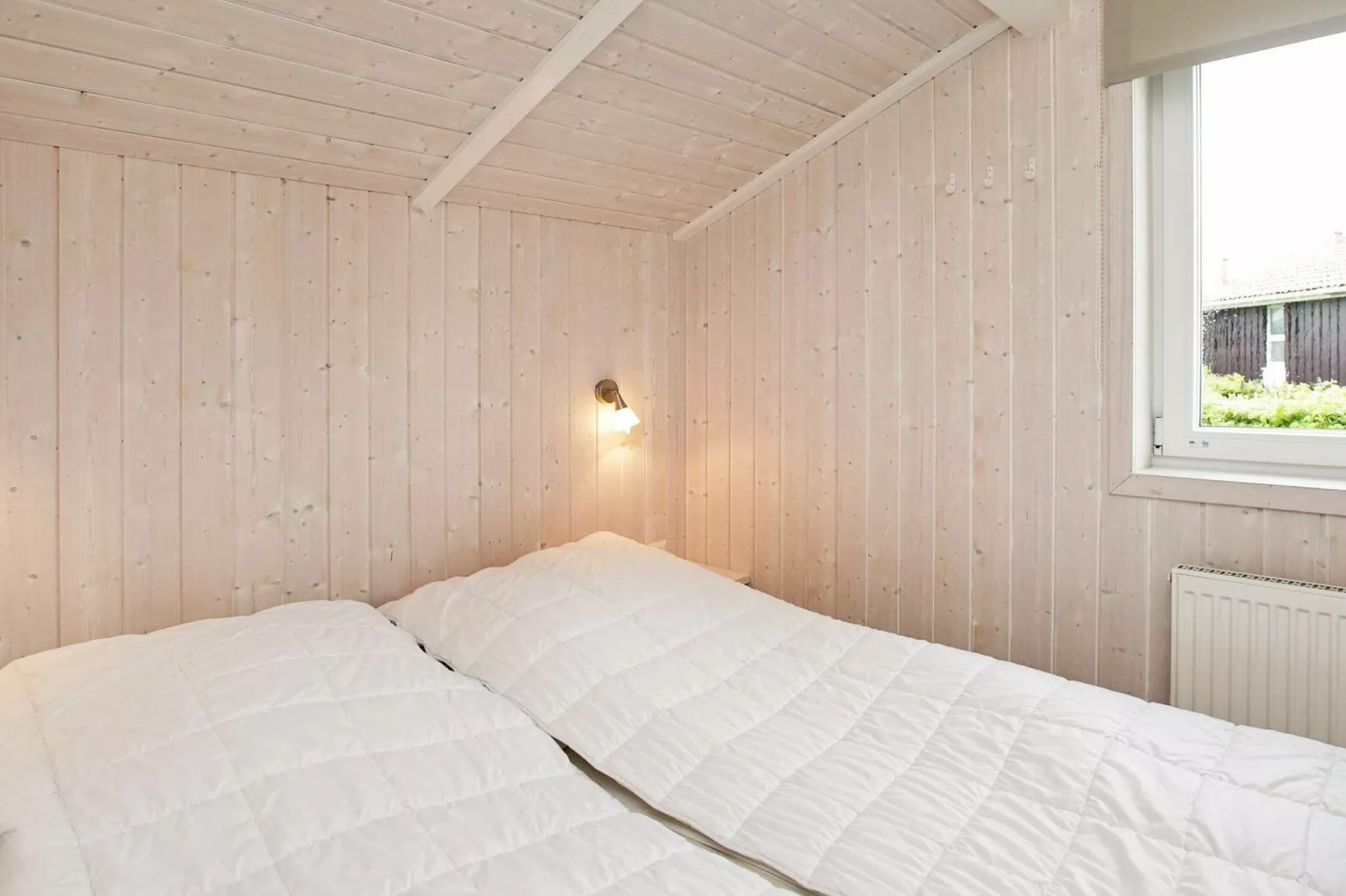M77 W-Indoor