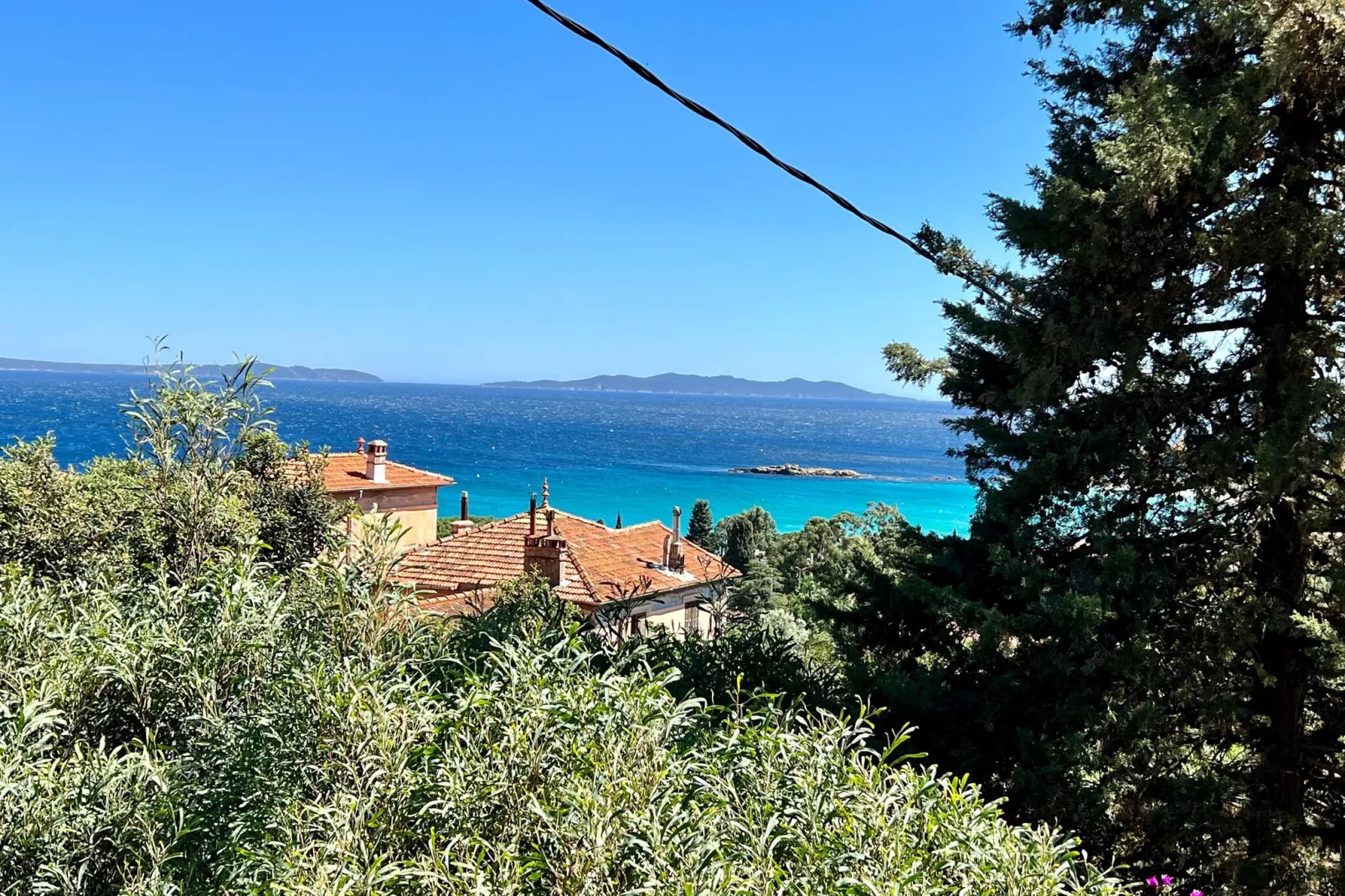 Domaine Anoutous Perry-View summer