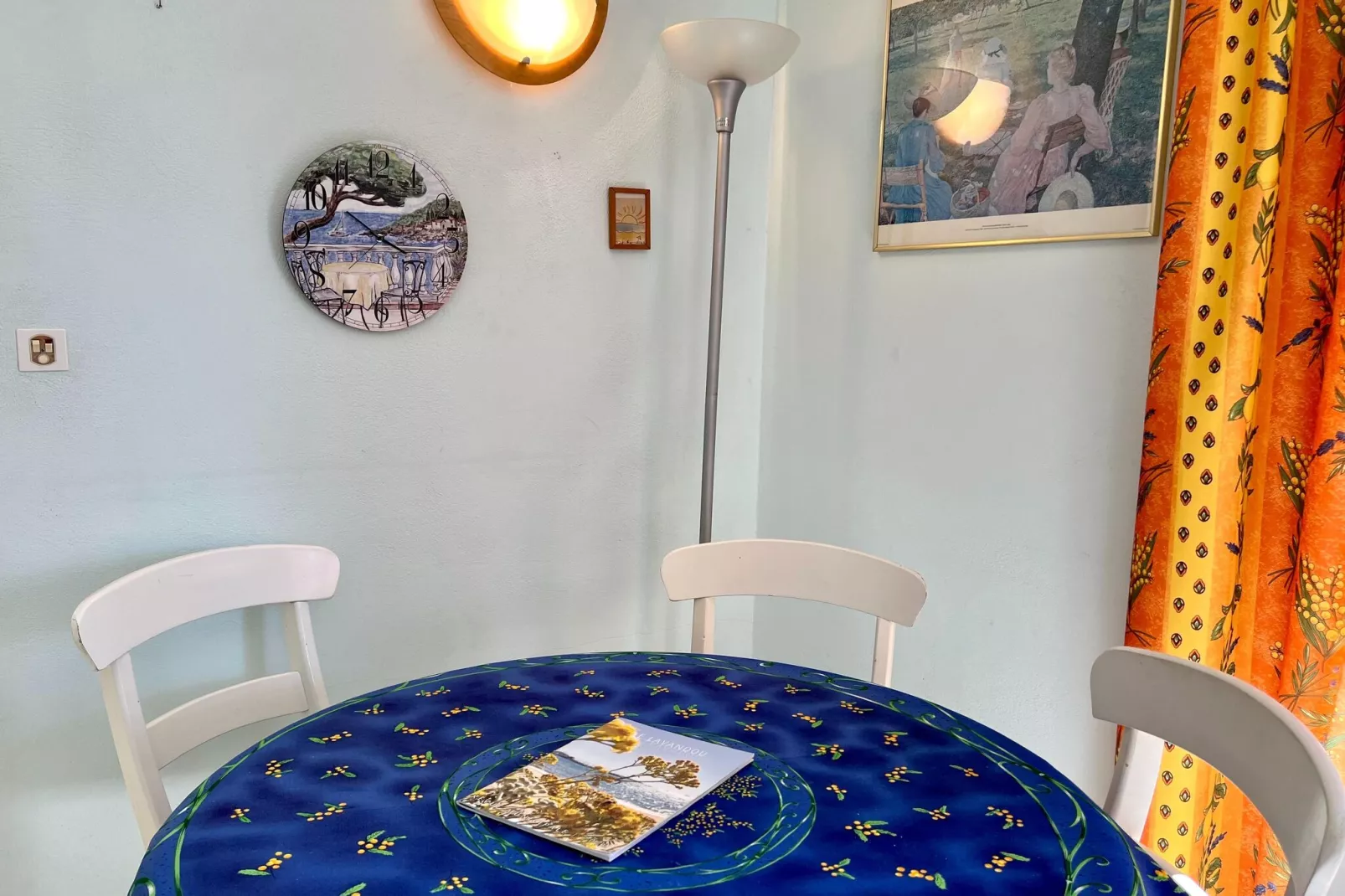 Domaine Anoutous Perry-Dining room