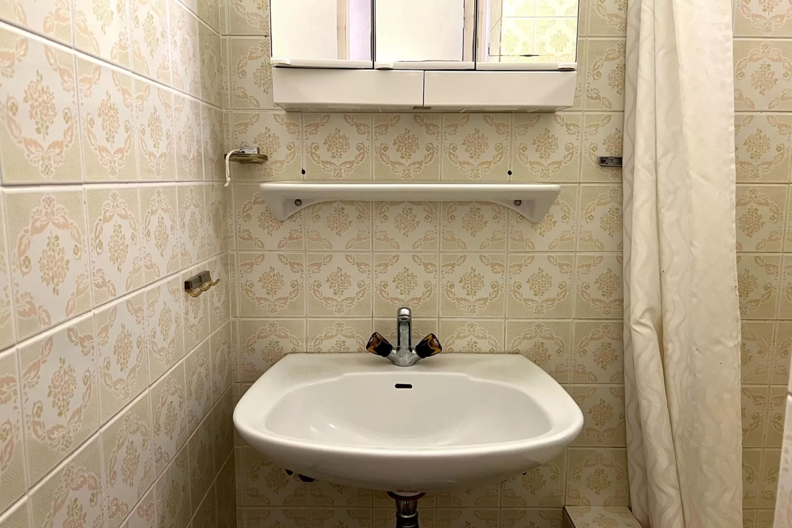 Domaine Anoutous Perry-Bathroom