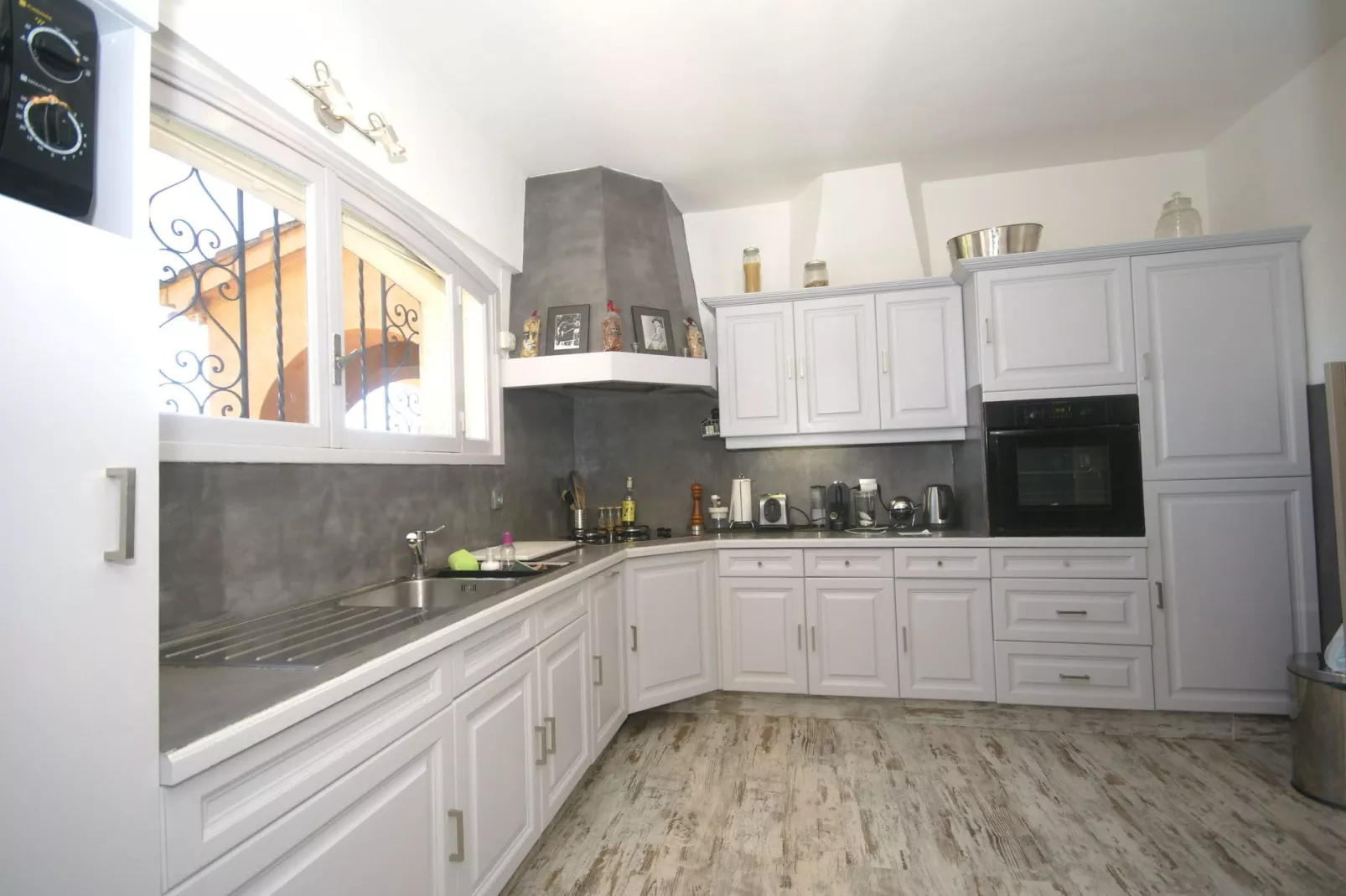 Villa Saint Tropez-Kitchen
