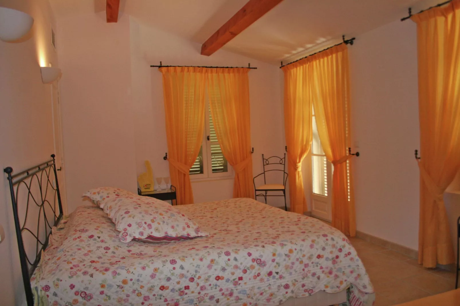 Villa petit Castellane  version 6 pers-Bedroom