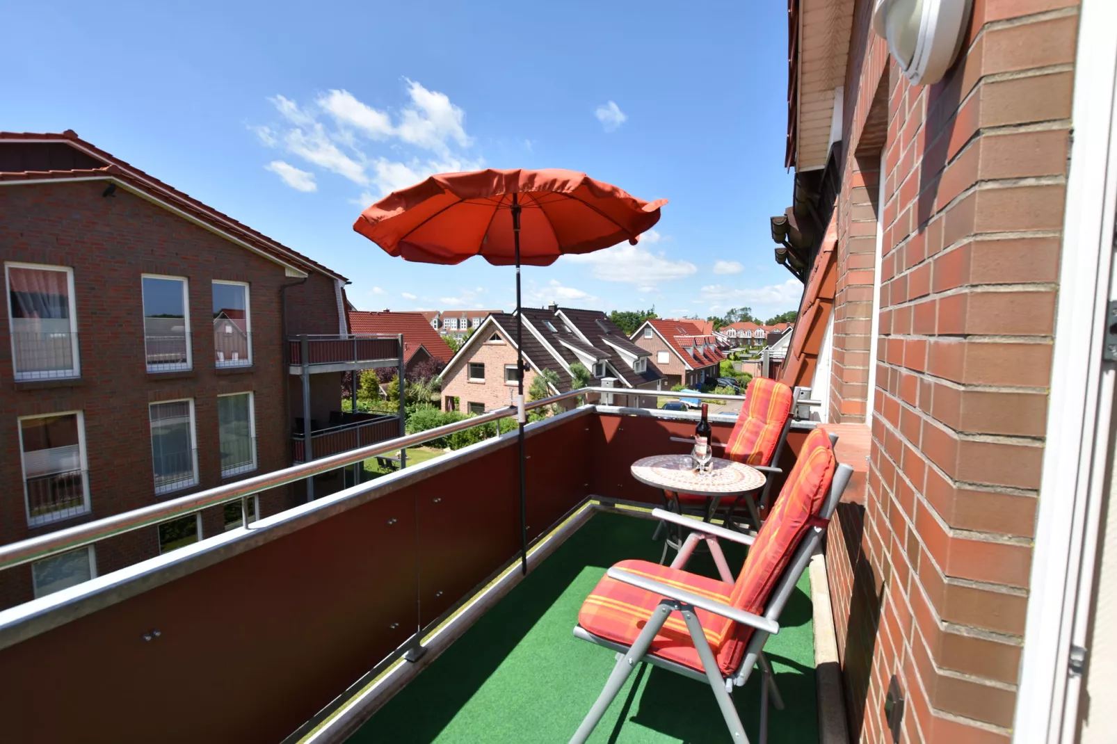 Laura-Terrace balcony