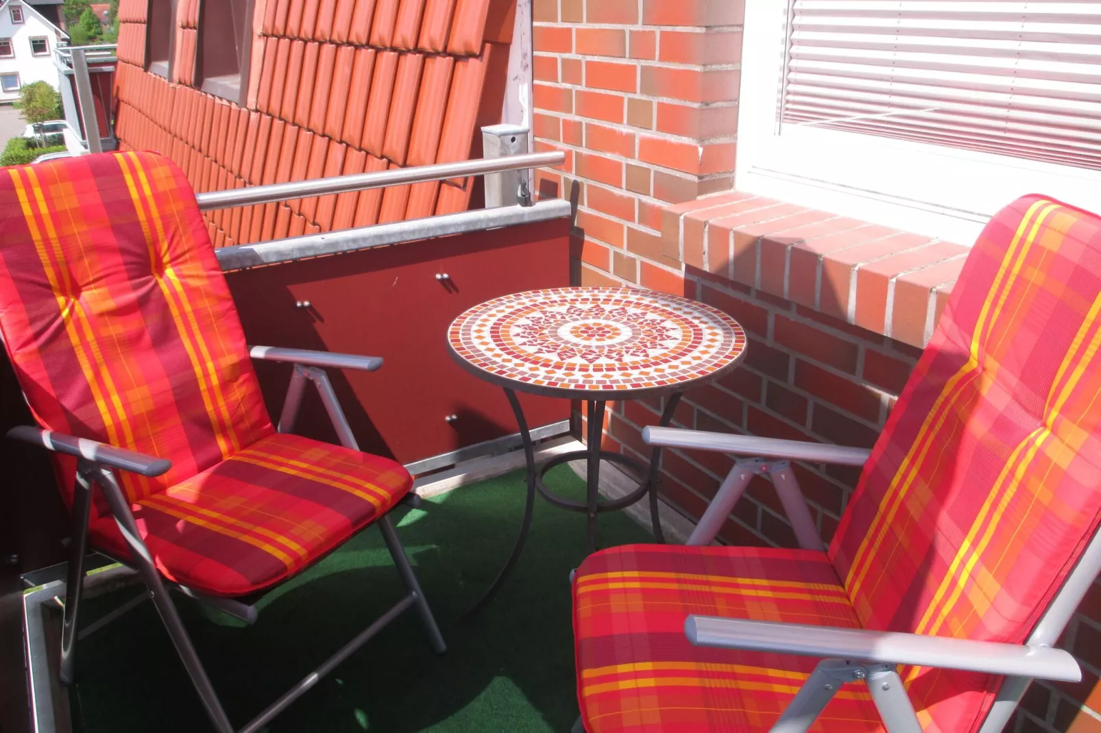 Laura-Terrace balcony