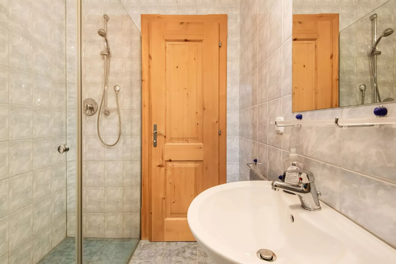 Hollaus 1-Bathroom