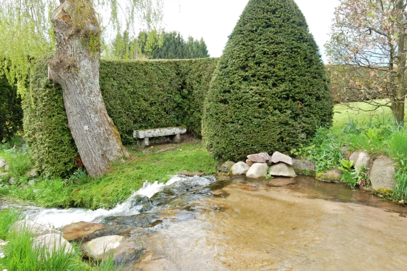 Chalet du Neune 11-Gardens summer