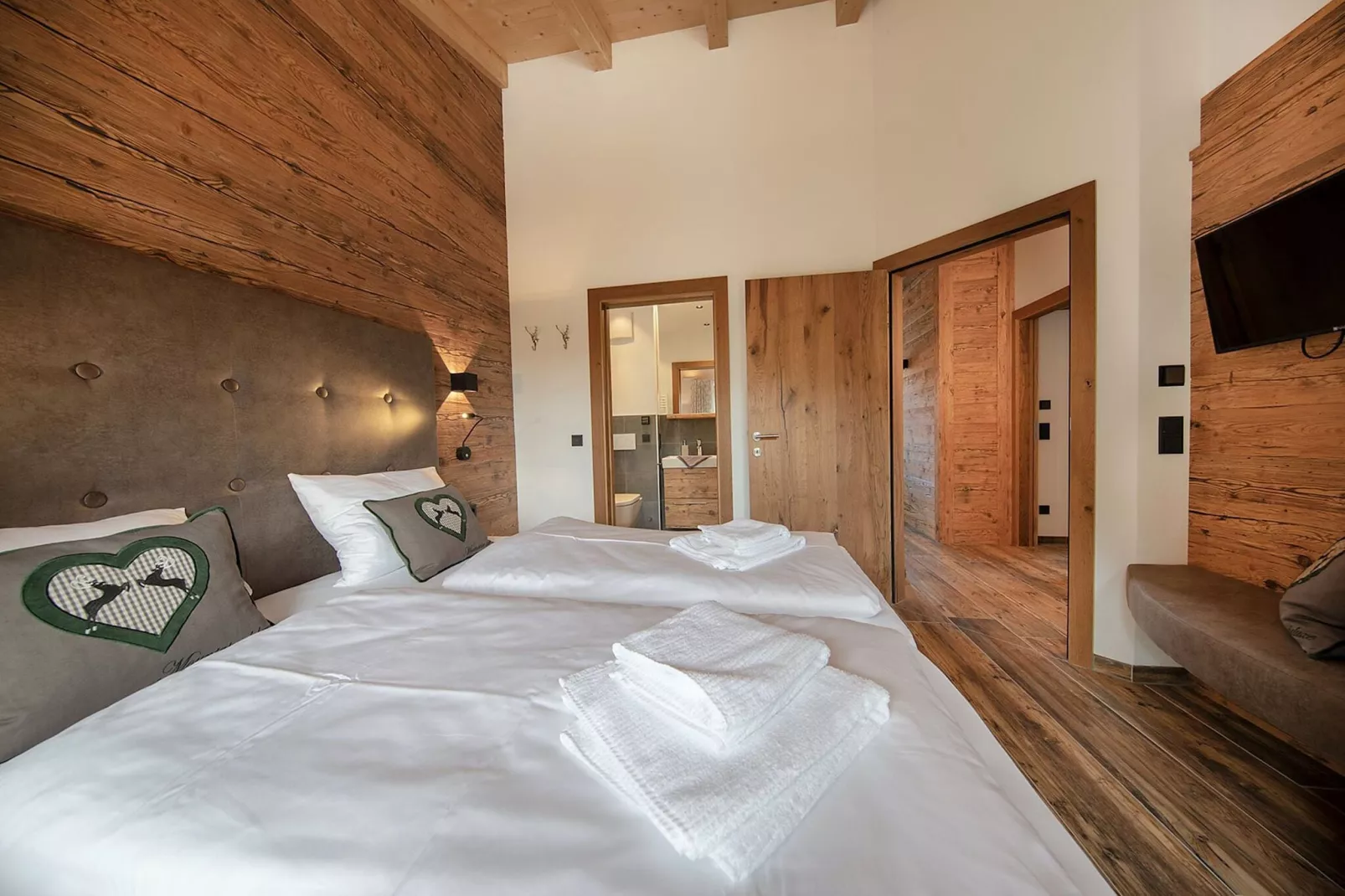 Nationalpark Chalet Lasörling-Bedroom