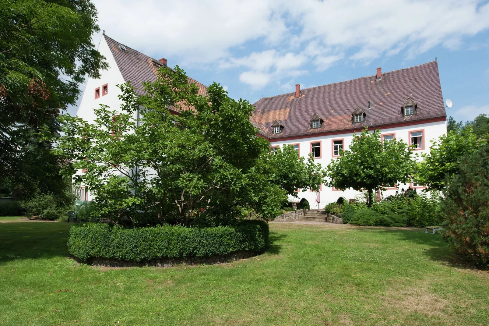 Urlaub im Schloss-Exterior summer