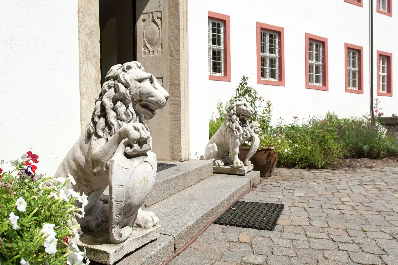 Urlaub im Schloss-Exterior summer