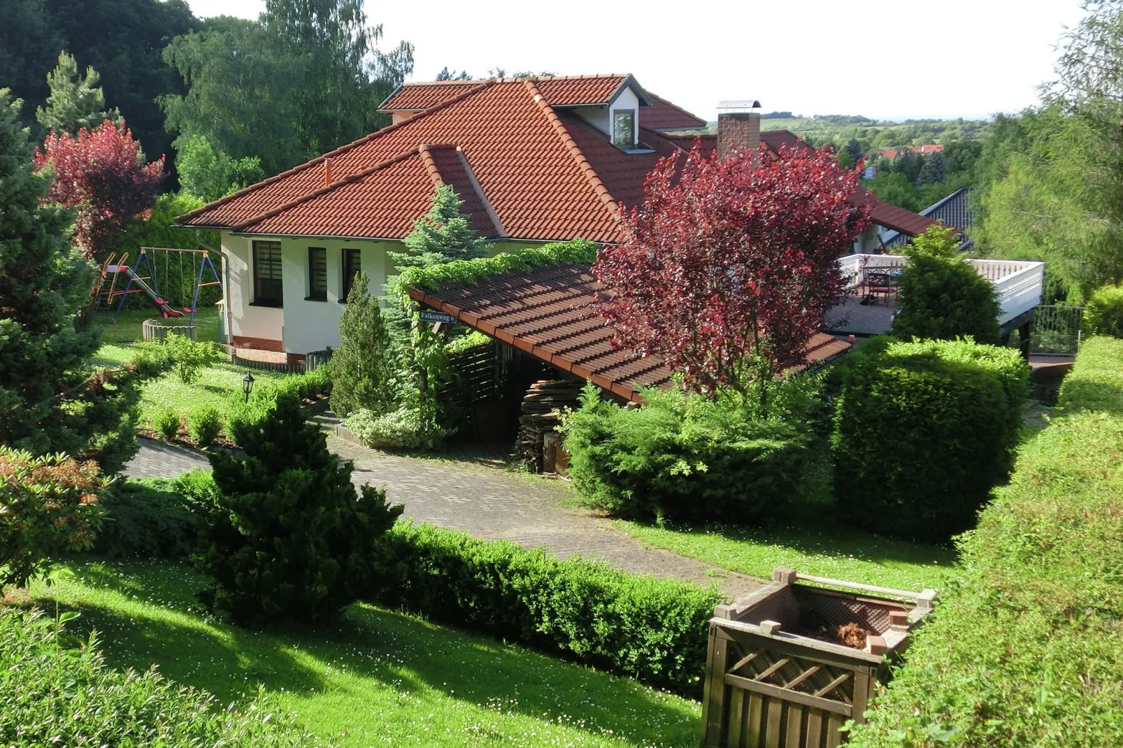 Spacious villa with private swimming pool-Exterior summer