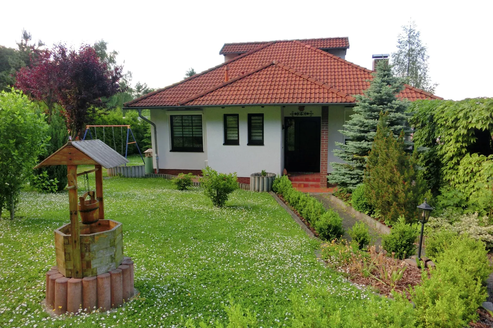 Spacious villa with private swimming pool-Exterior summer