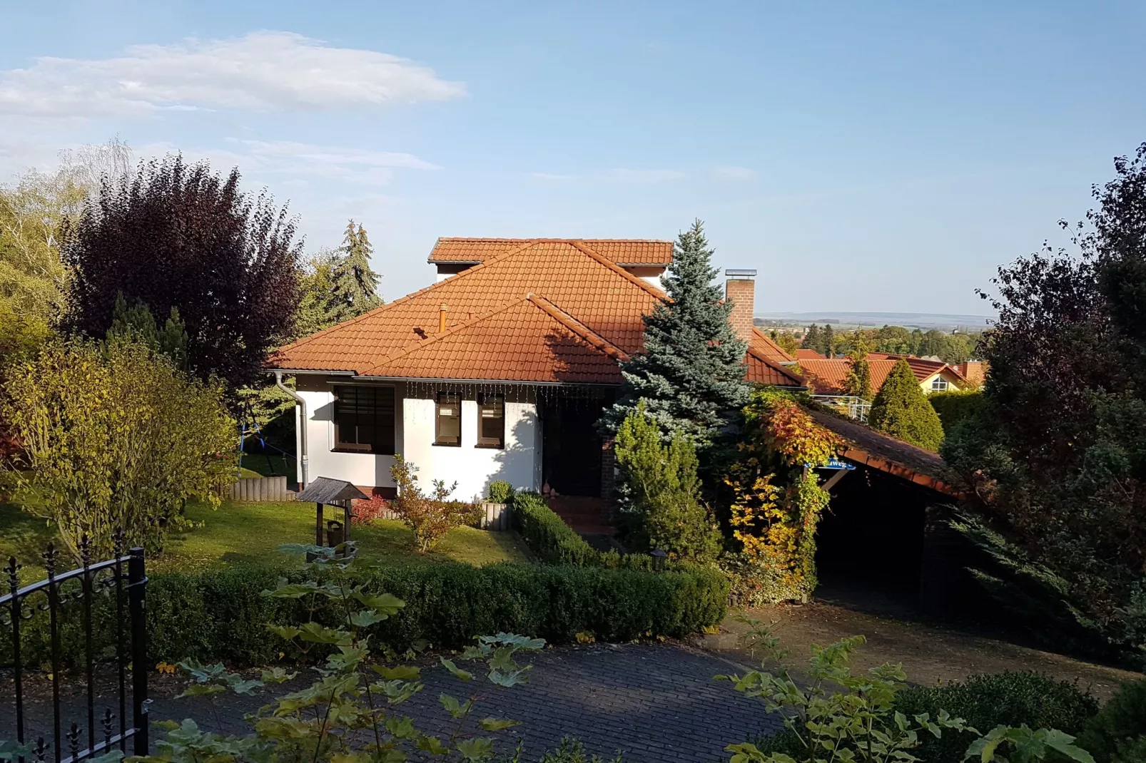 Spacious villa with private swimming pool-Exterior summer