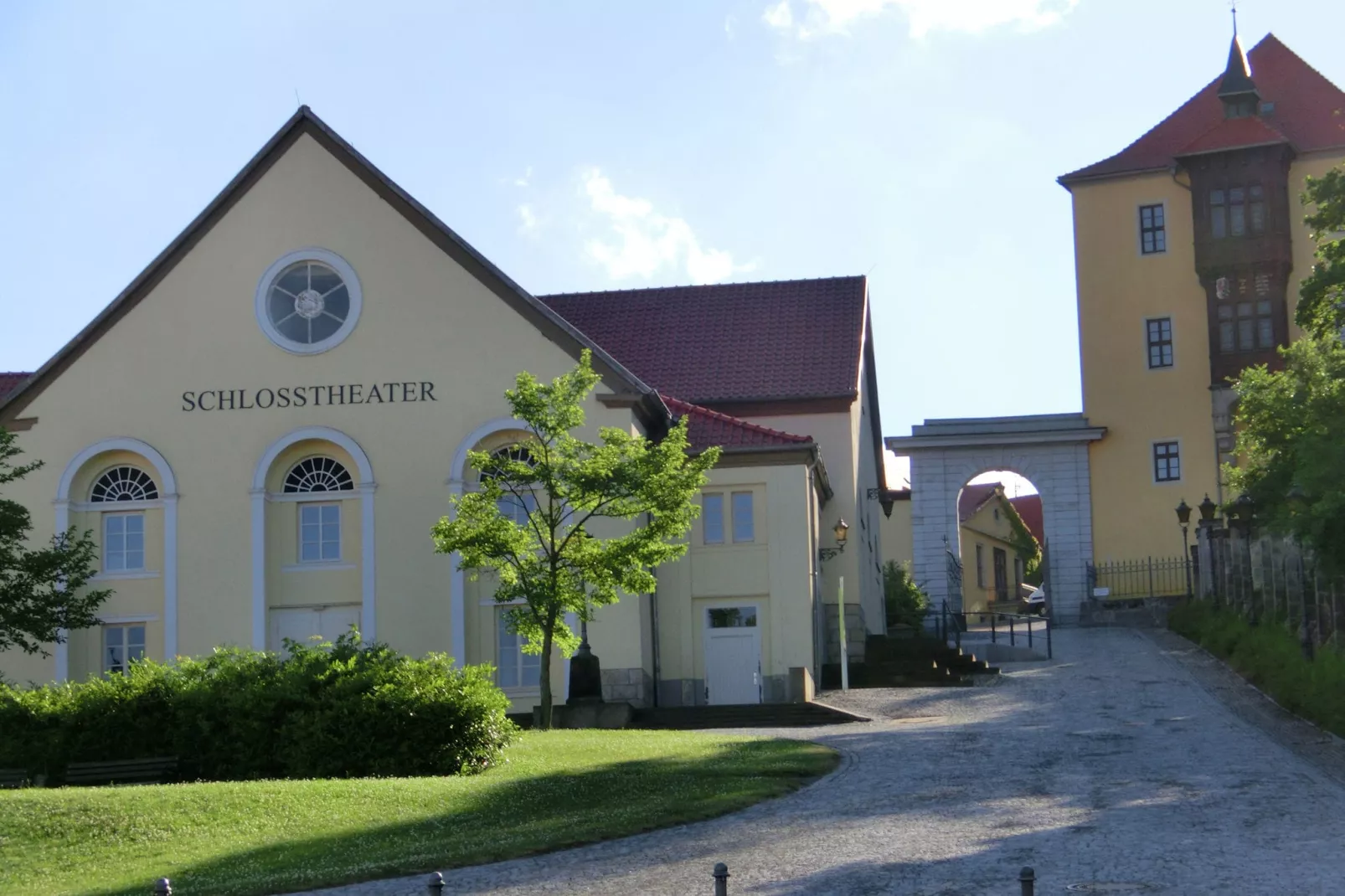 Spacious villa with private swimming pool-Exterior summer