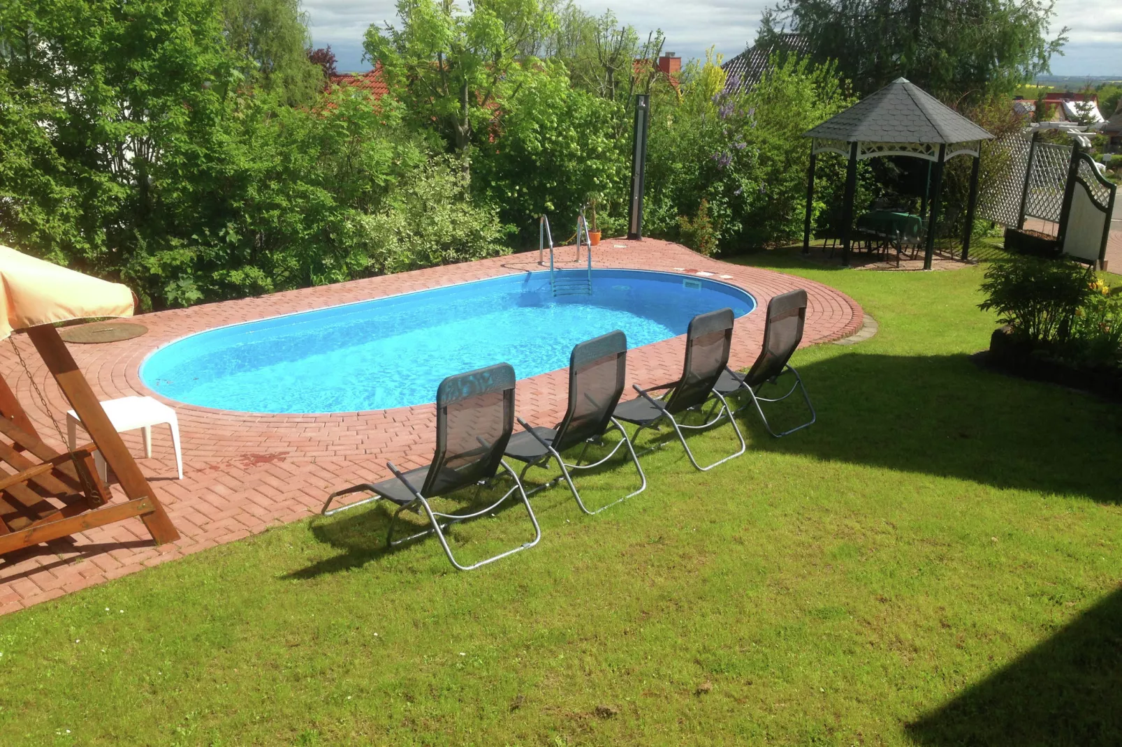 Spacious villa with private swimming pool-Pool