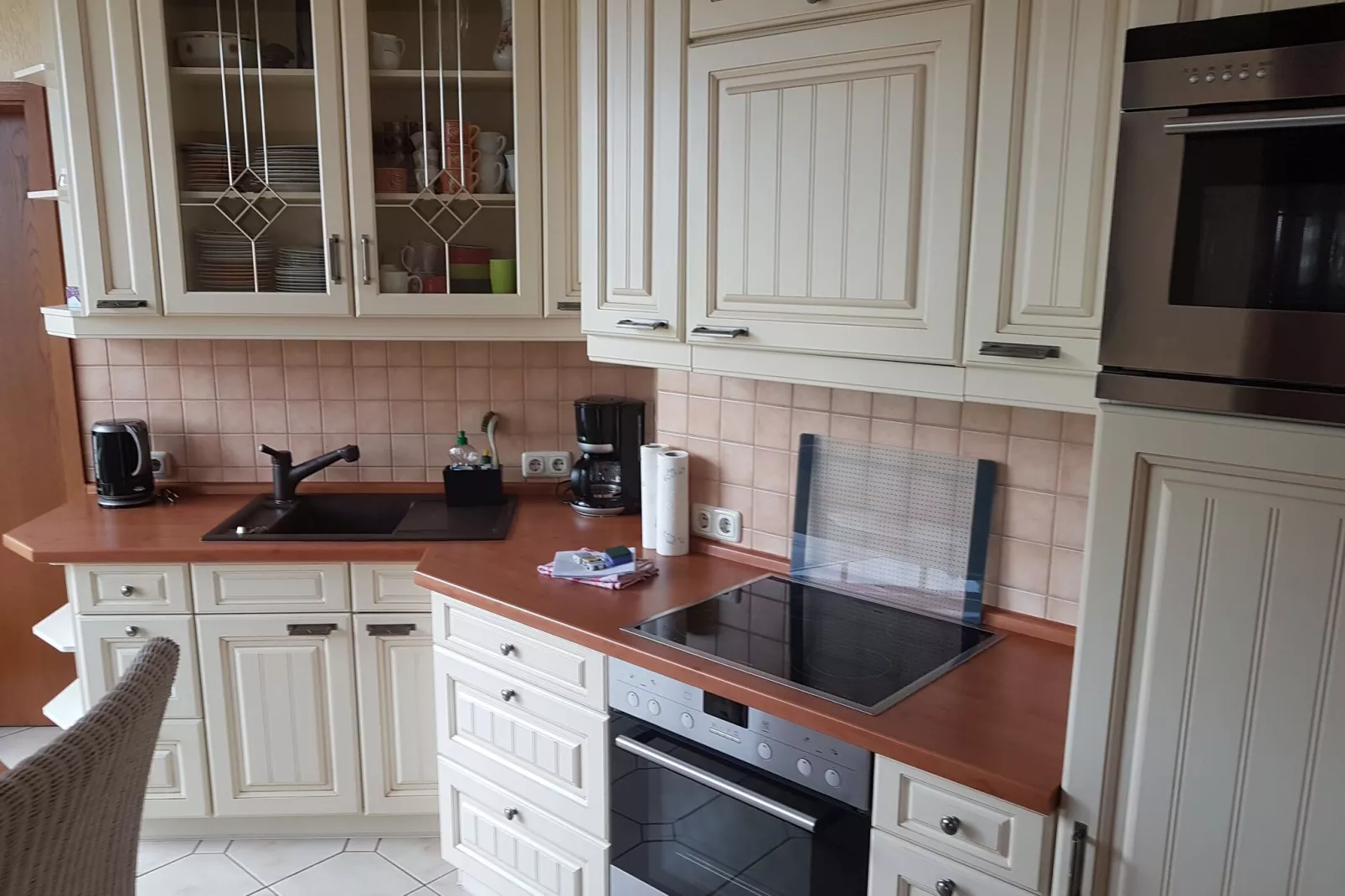 Spacious villa with private swimming pool-Kitchen