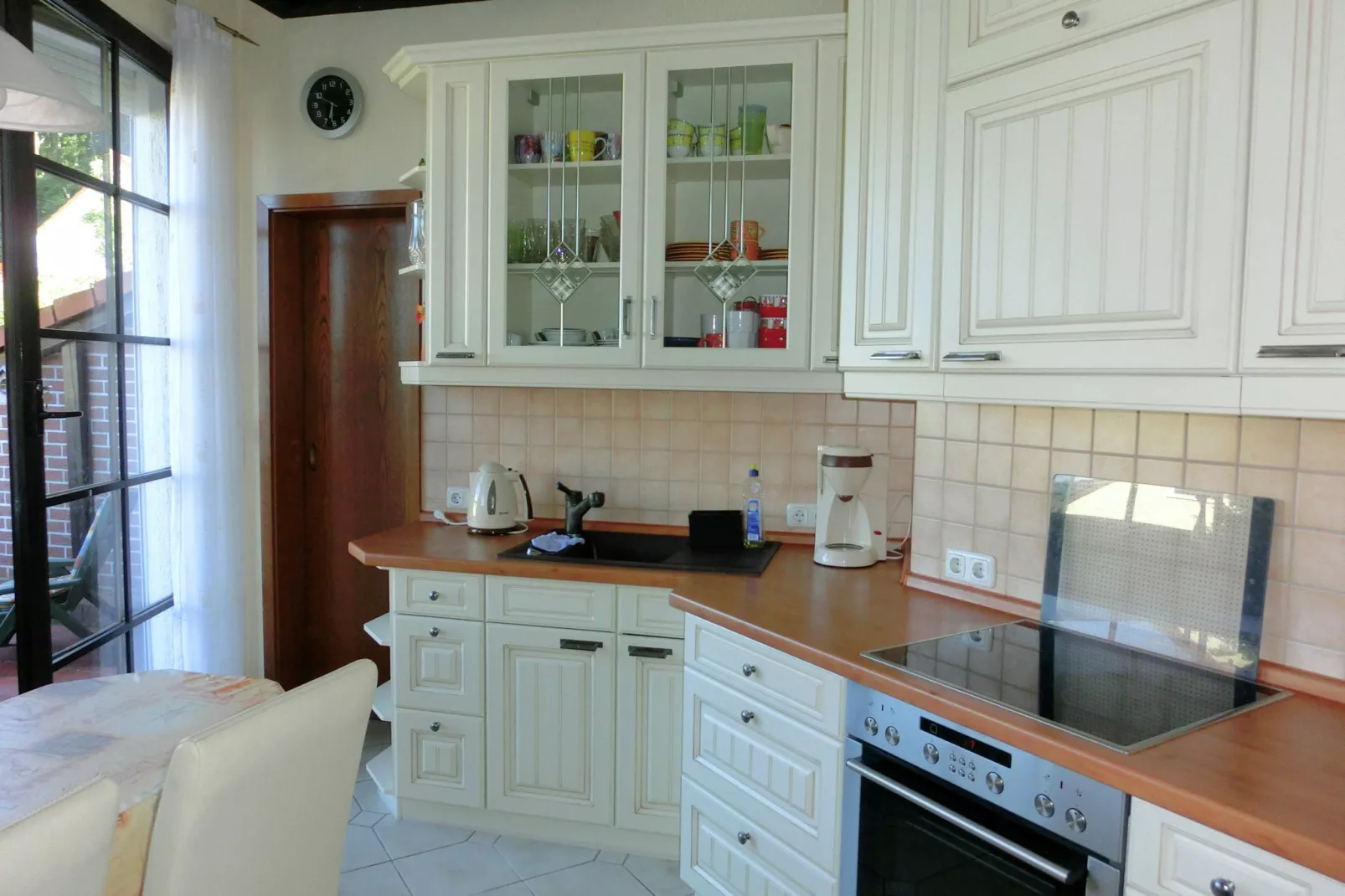 Spacious villa with private swimming pool-Kitchen