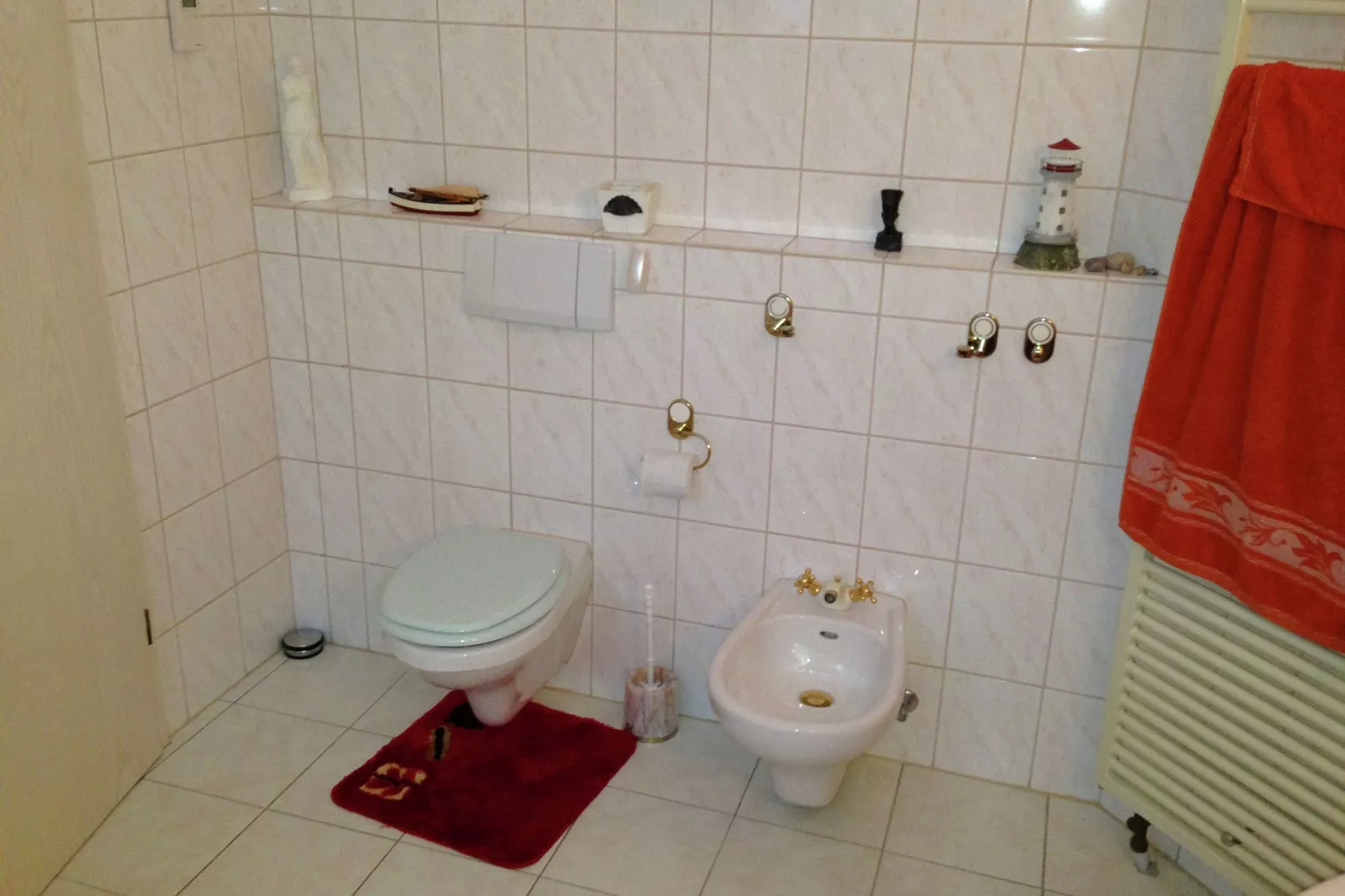 Spacious villa with private swimming pool-Bathroom