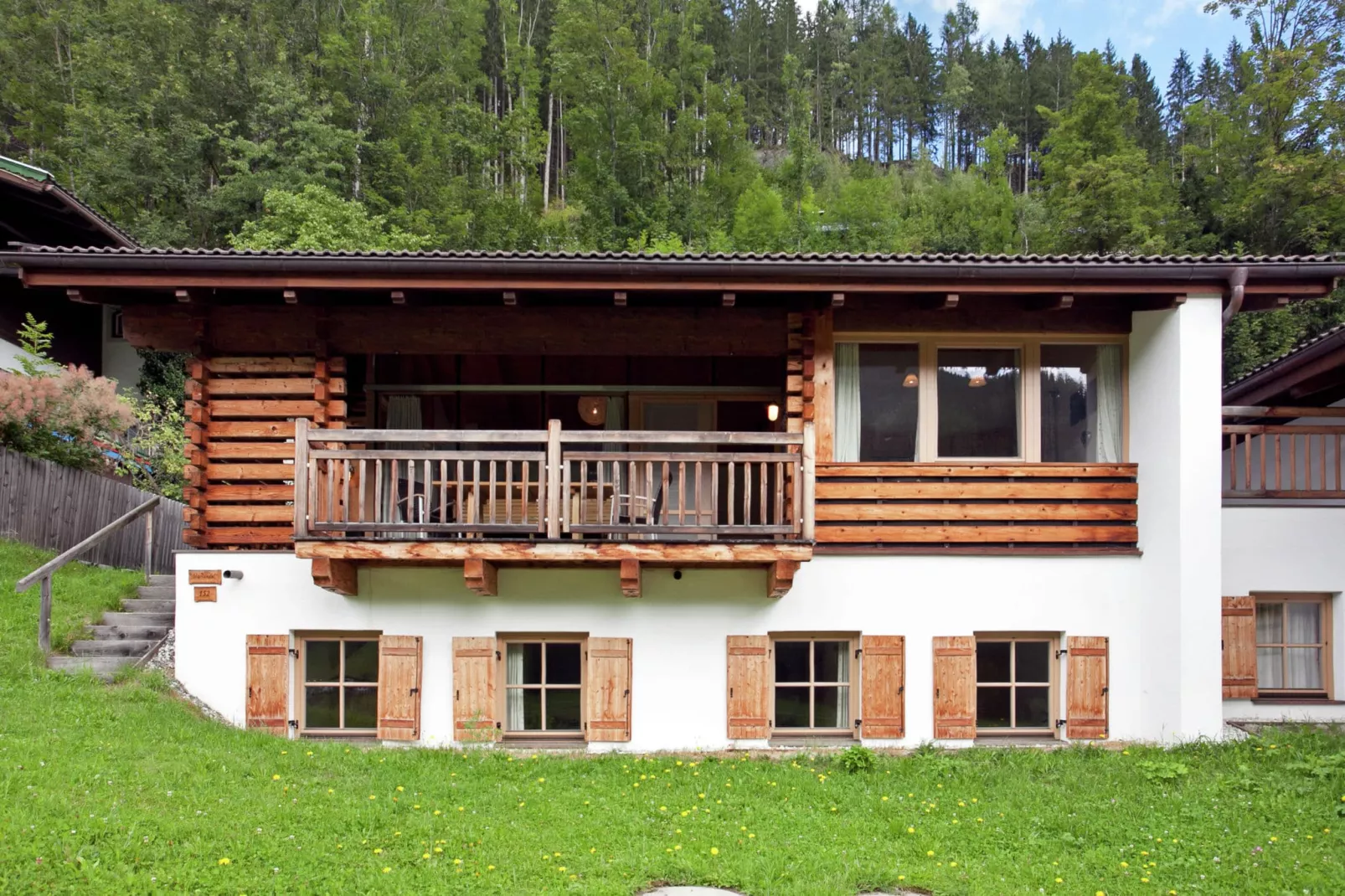 Chalets im Wald-Exterior in summer