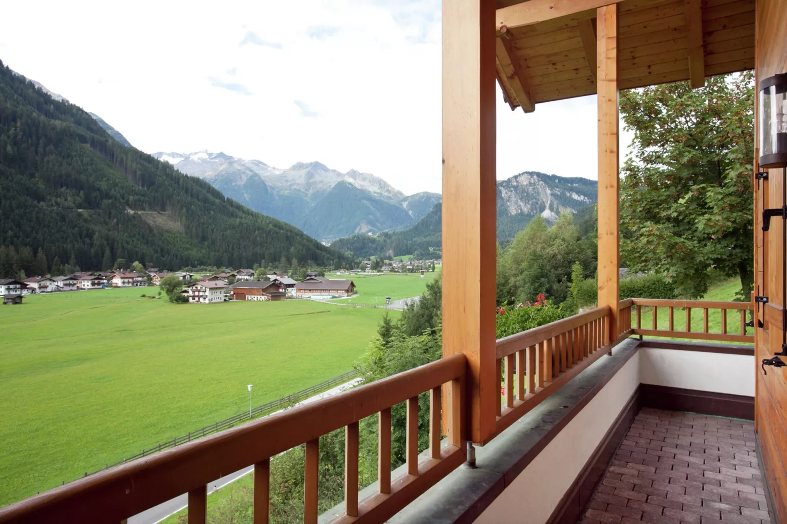 Chalets im Wald-Aussicht Sommer