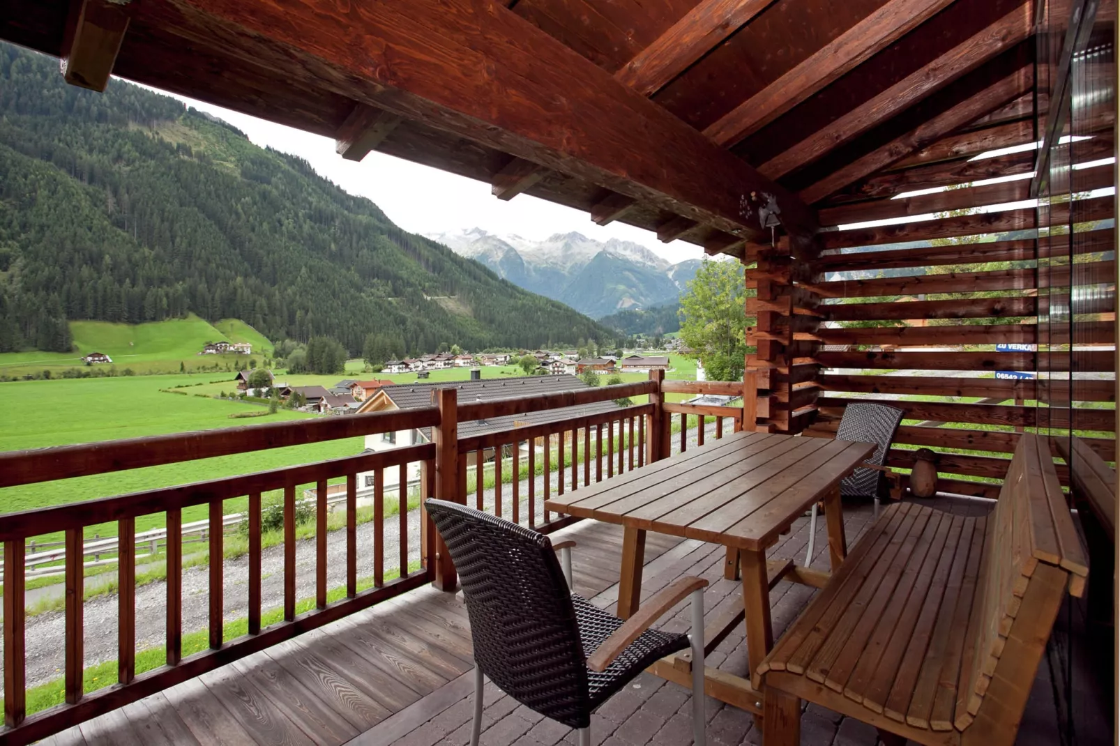 Chalets im Wald-Terrace balcony