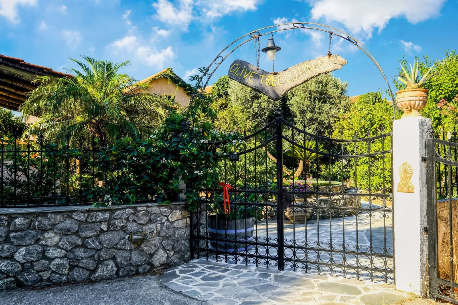 Olive Tree Cottage No 2-Reception hall