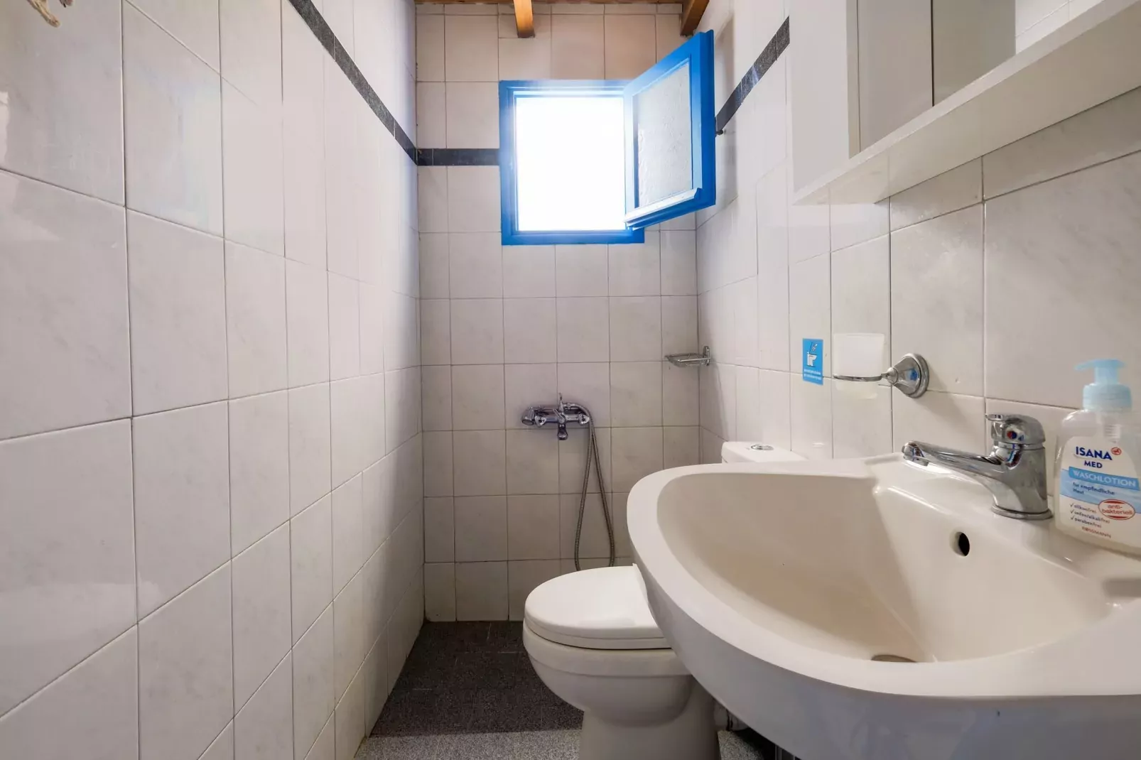 Olive Tree Cottage No 2-Bathroom
