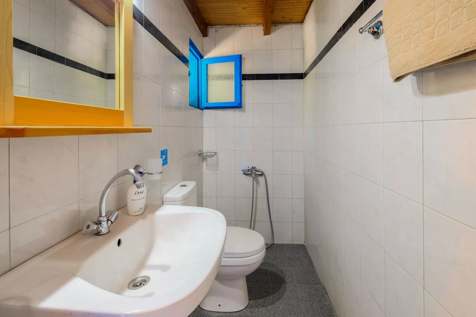 Olive Tree Cottage No 2-Bathroom
