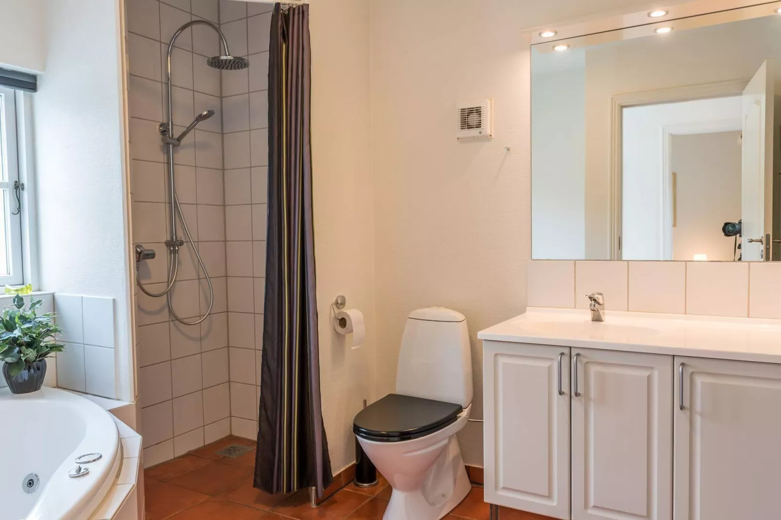 4 Personen Ferienhaus in Blåvand-Wellnessbereich