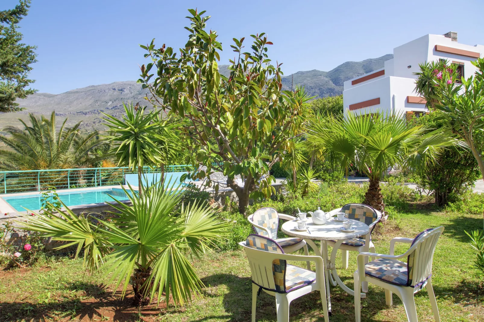 Villa Thymari-Gardens summer