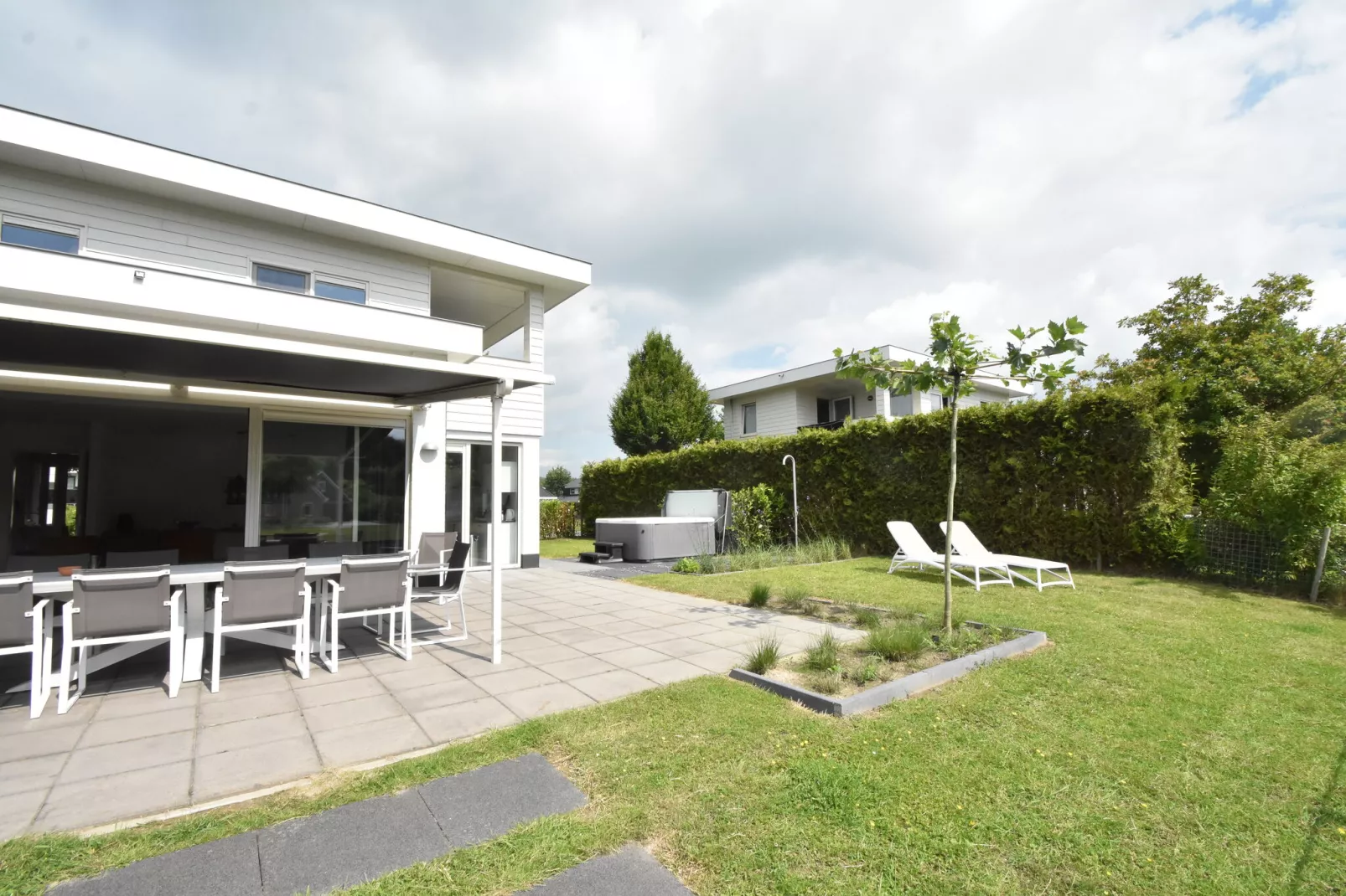 Villa Sunshine Harderwijk 234-Gardens summer