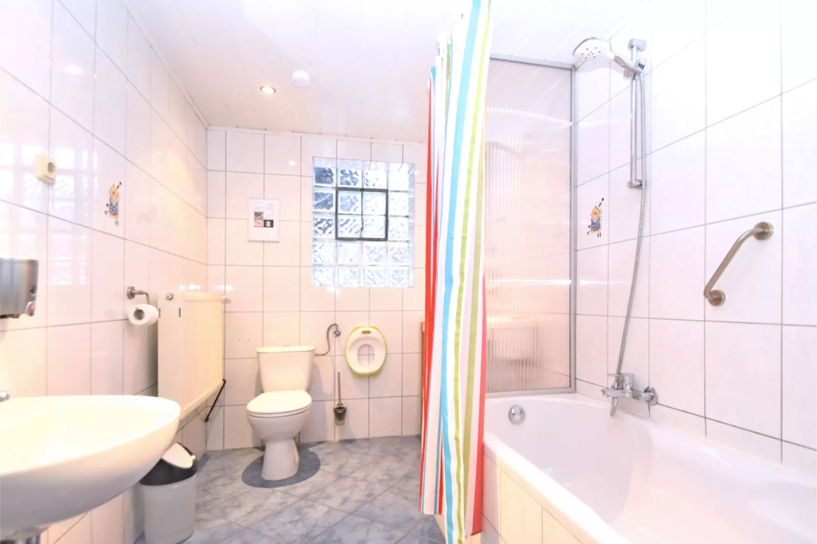 Ober-Waroldern-Bathroom