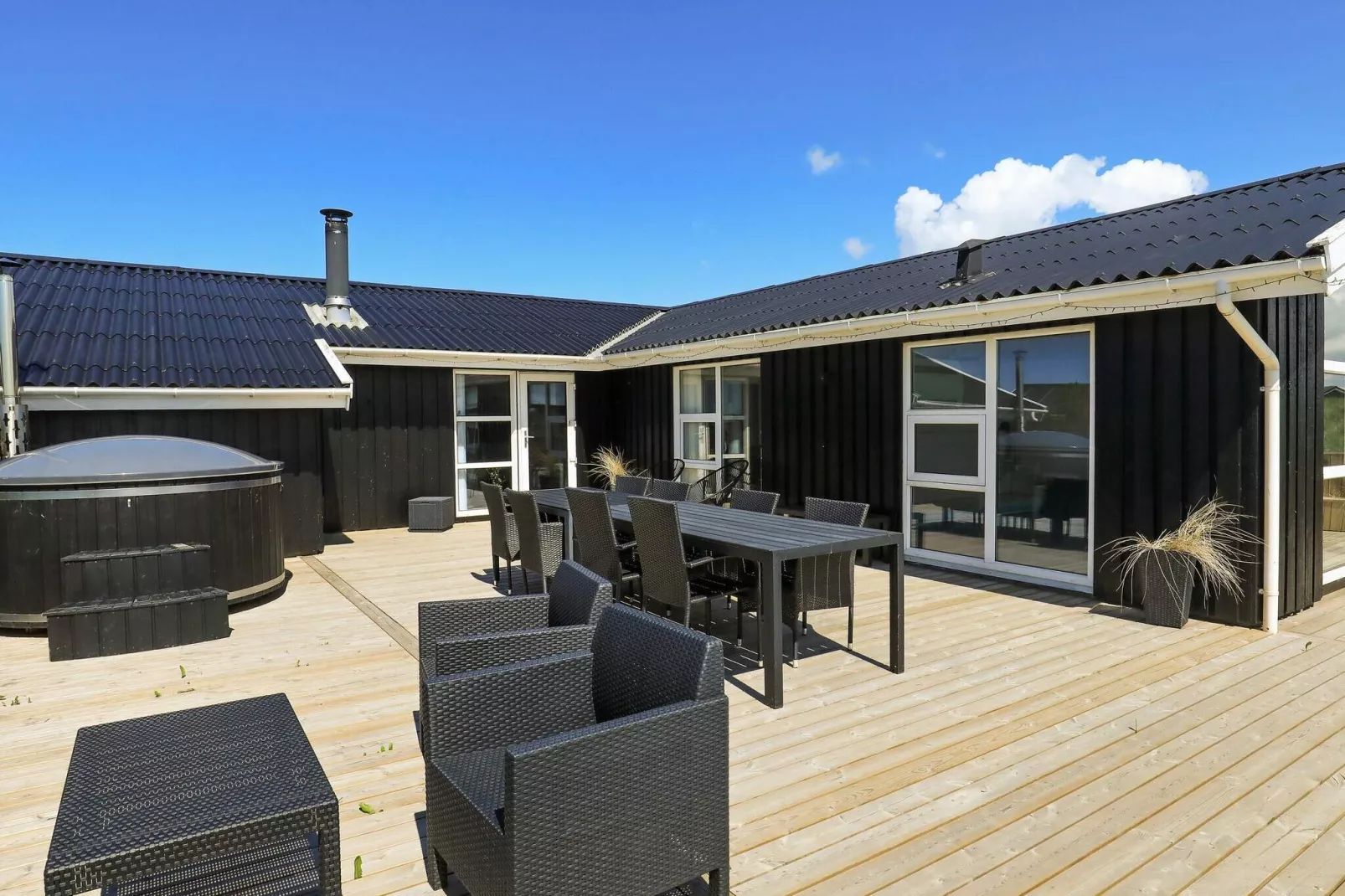 Luxury Cottage with Pool and Sauna-By Traum