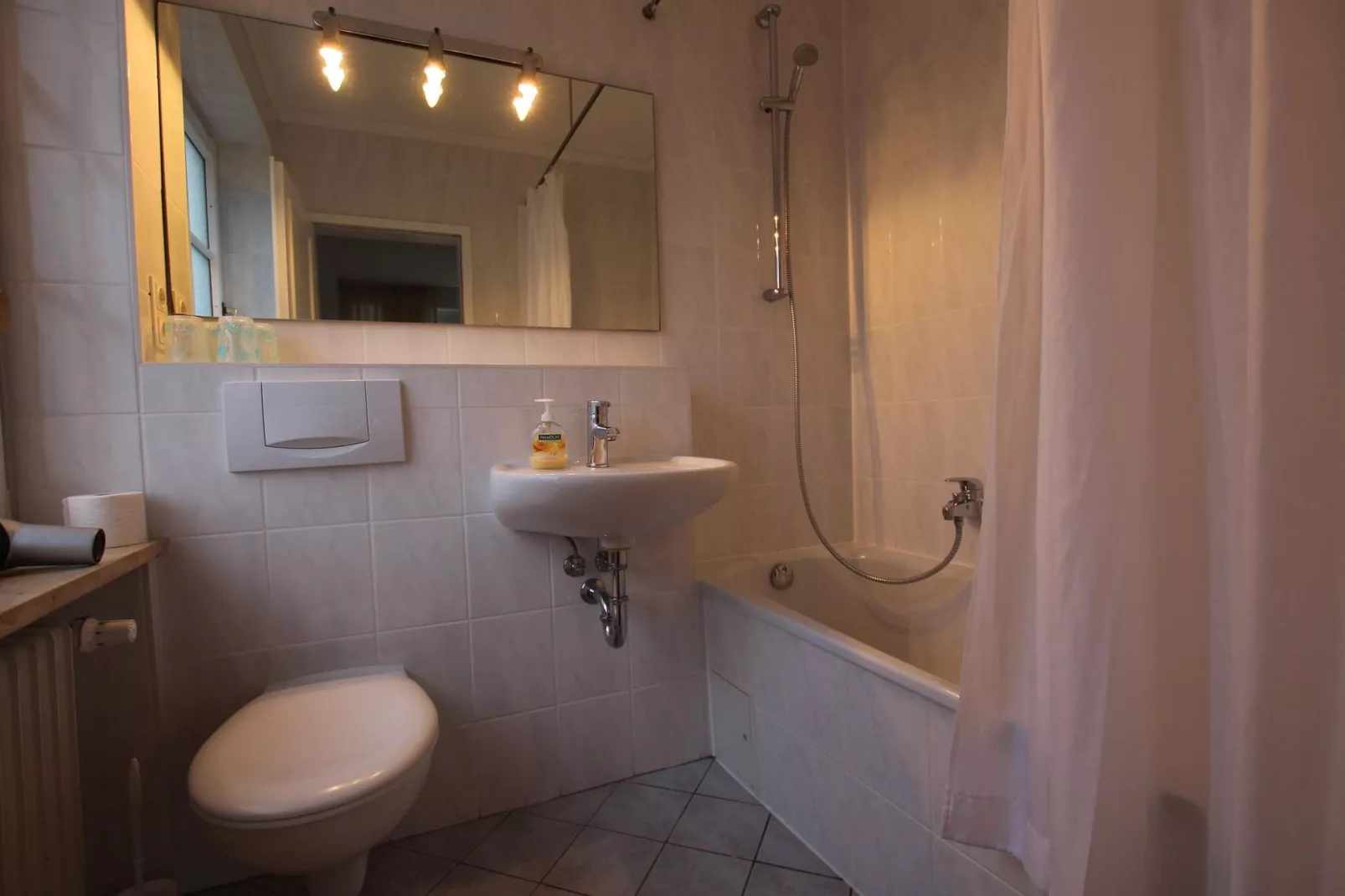 Apartementhaus Ulrike Wohnung 2 - Westerland-Bathroom