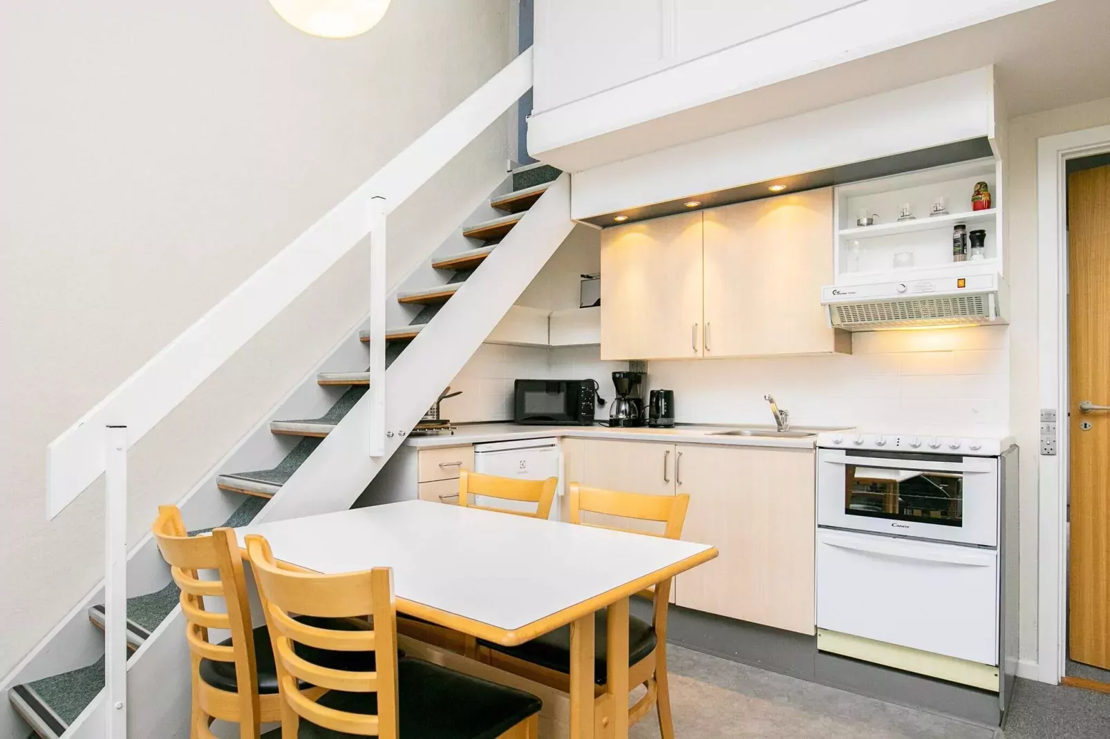 2 room,ground/1 st floor-Innen