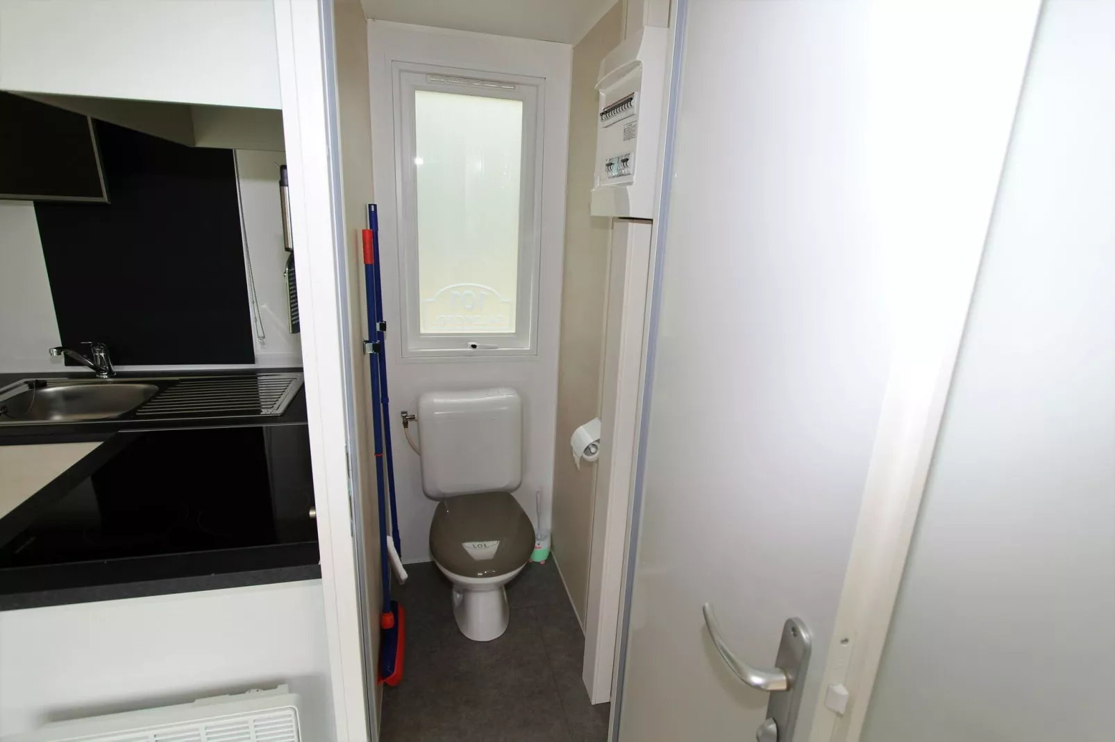 Mobile Home Sachsenburg-Bathroom