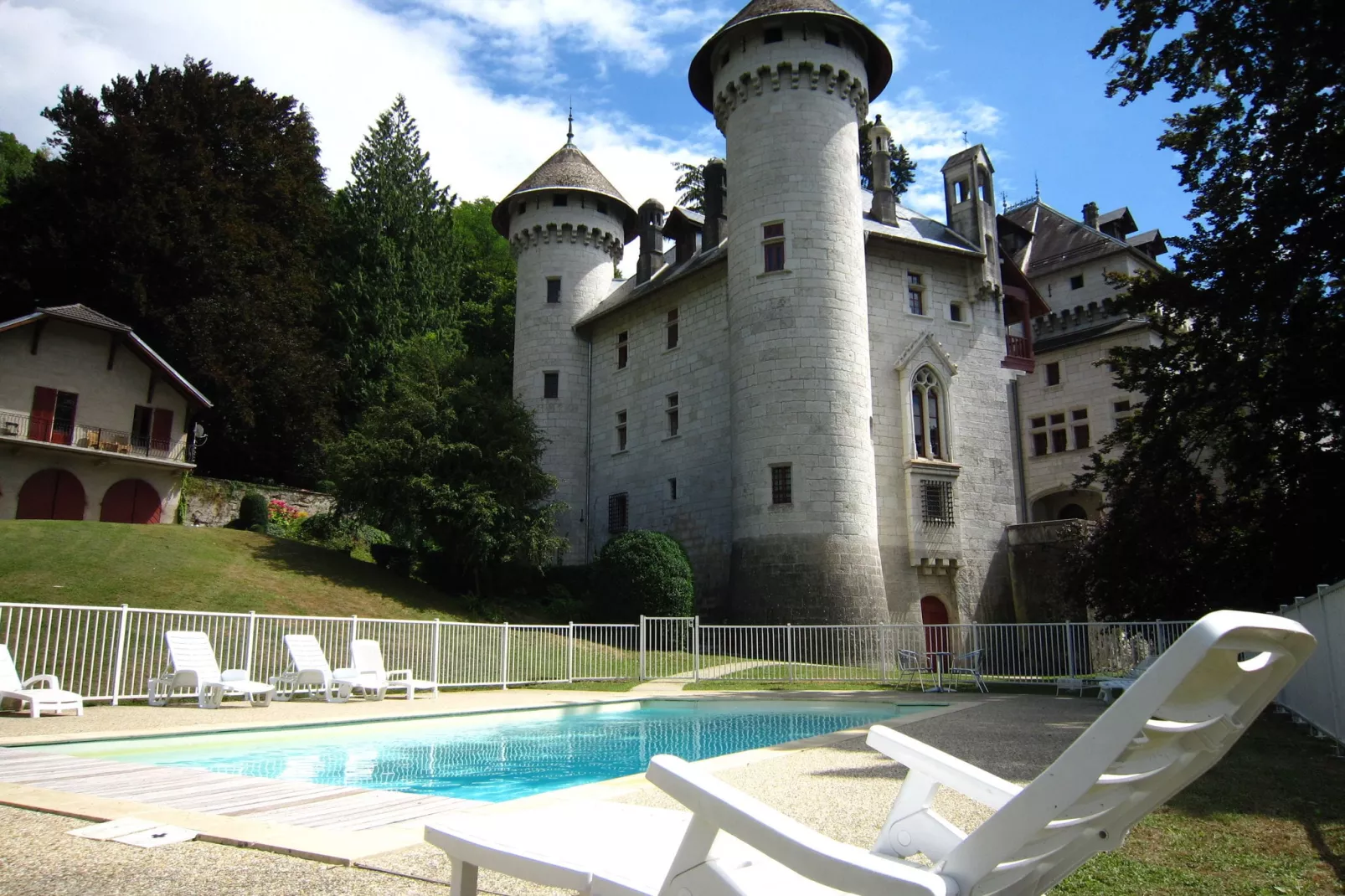 Mercure-Exterior summer