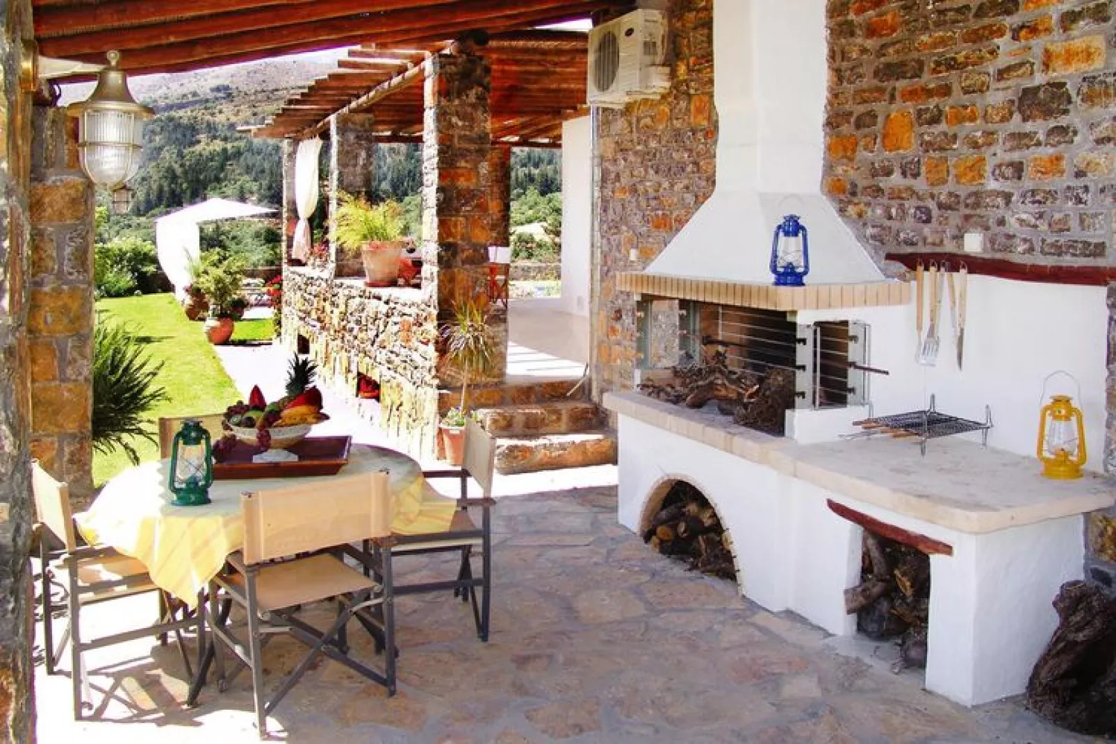 Holiday home, Pemonia--Salon