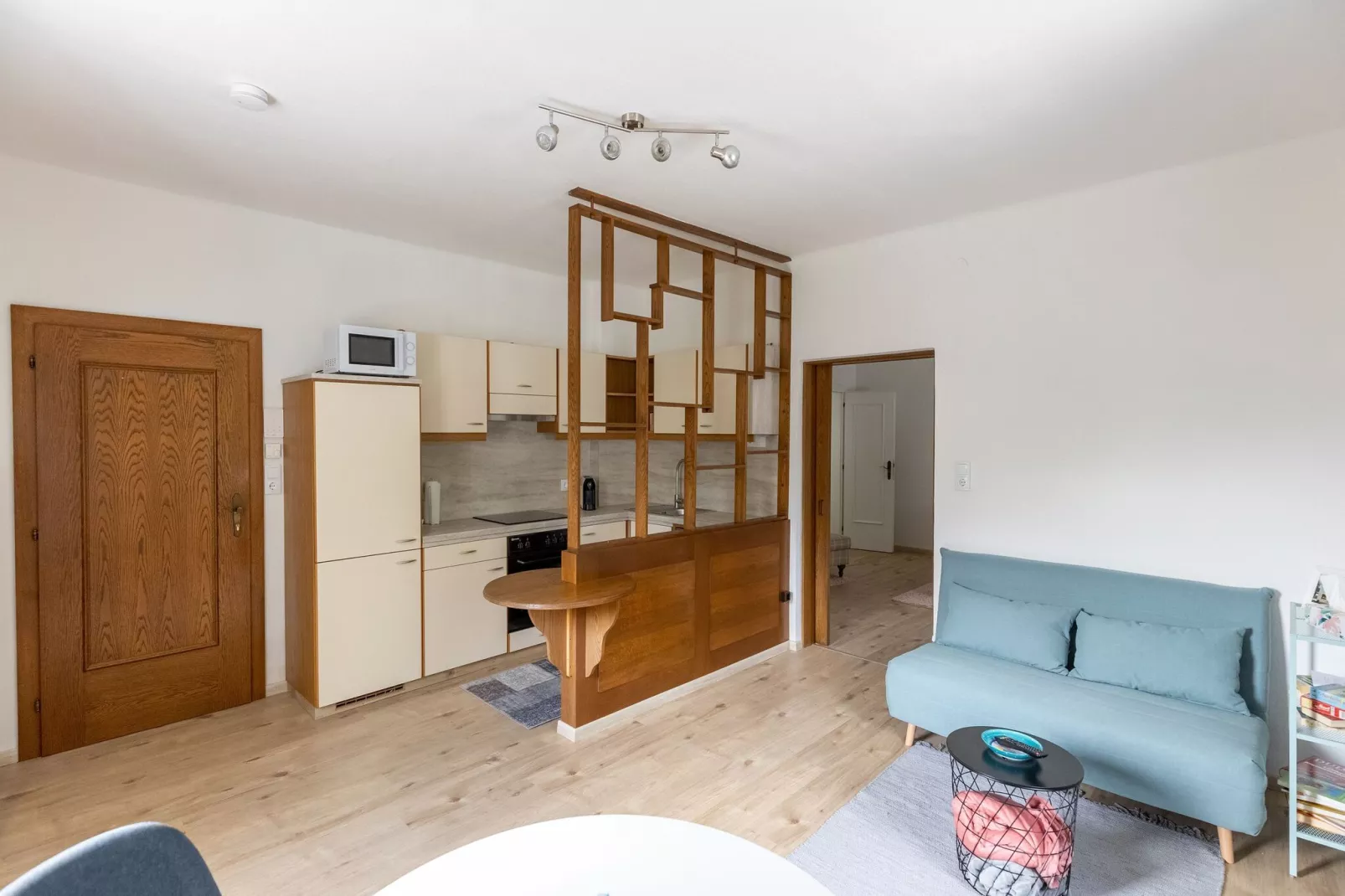 Apartment Süd & Badstraße-Living room