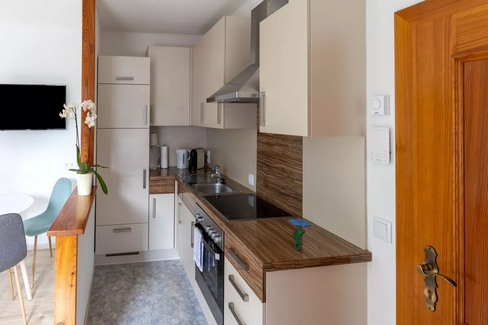 Apartment Süd & Badstraße-Kitchen