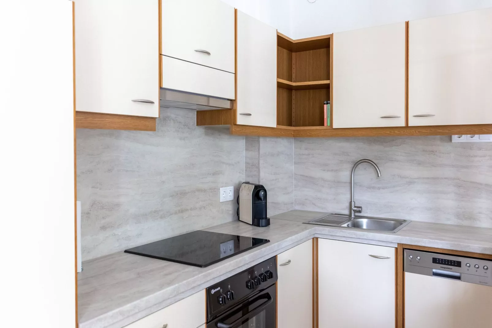 Apartment Süd & Badstraße-Kitchen