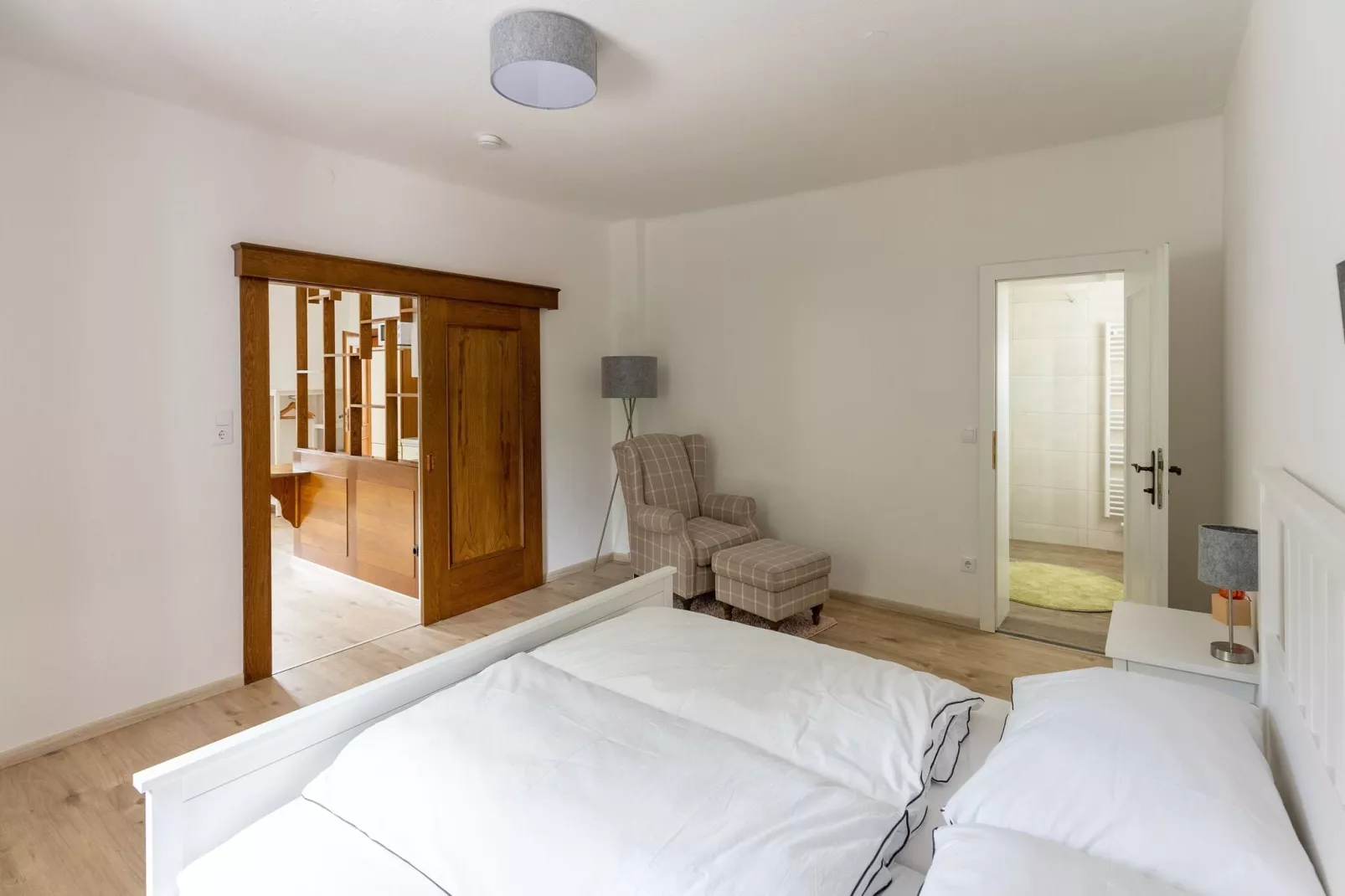 Apartment Süd & Badstraße-Bedroom