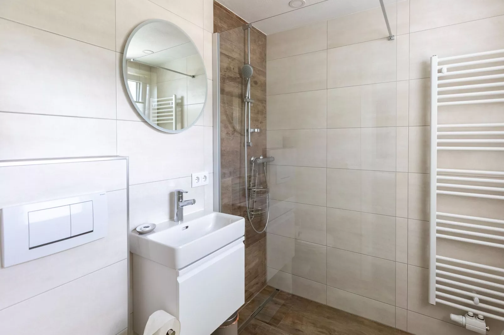 Apartment Süd & Badstraße-Bathroom