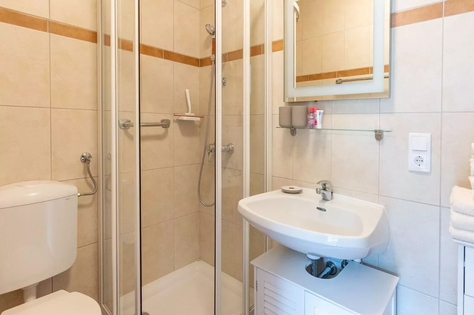 Apartment Süd & Badstraße-Bathroom