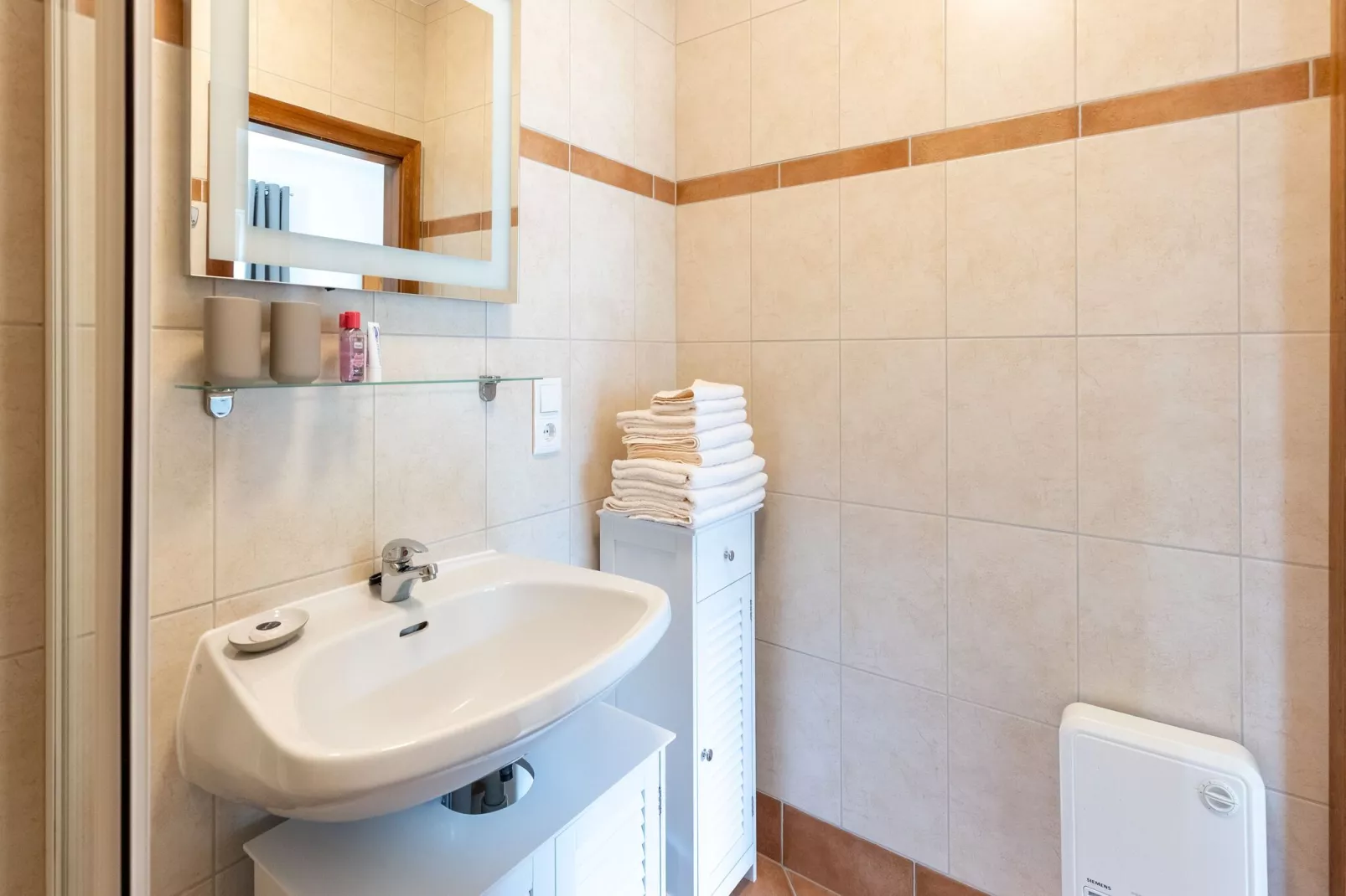 Apartment Süd & Badstraße-Bathroom