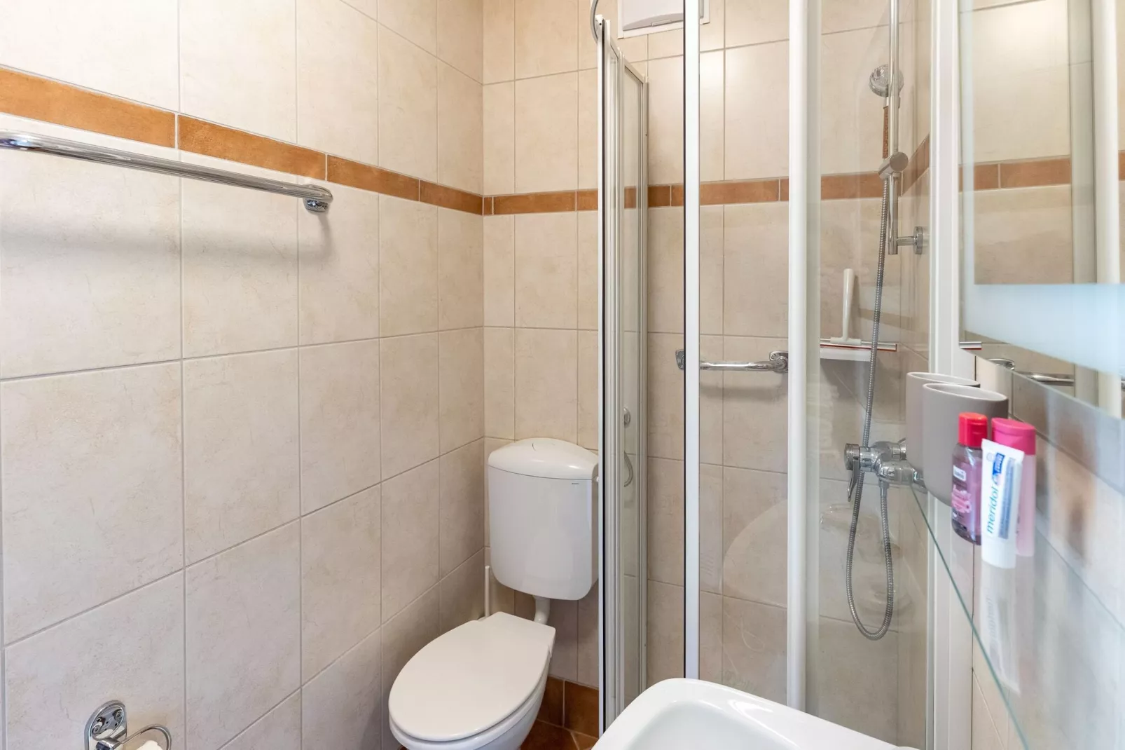 Apartment Süd & Badstraße-Bathroom