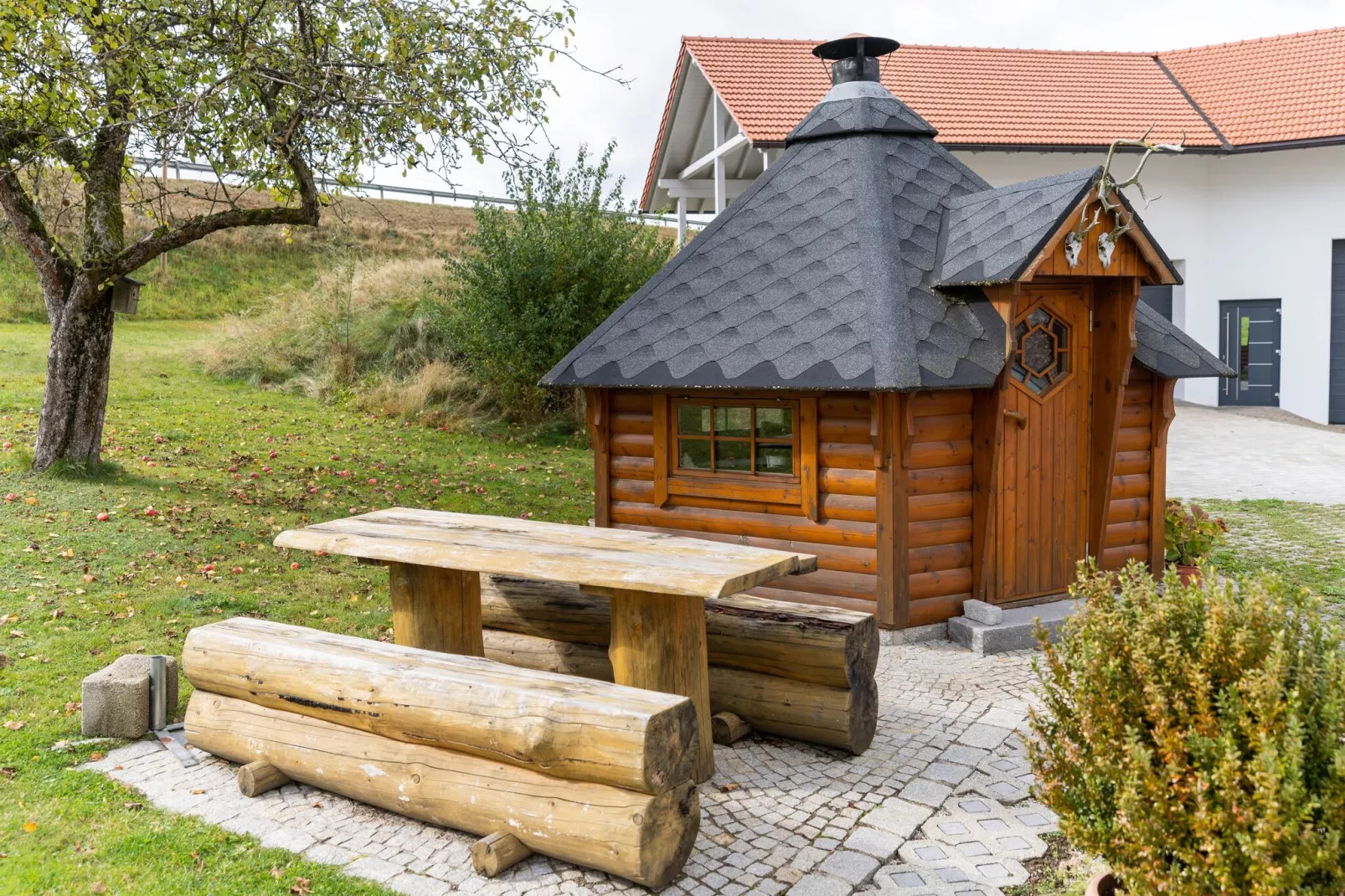 Gästehaus Kandlbinder-Gardens summer