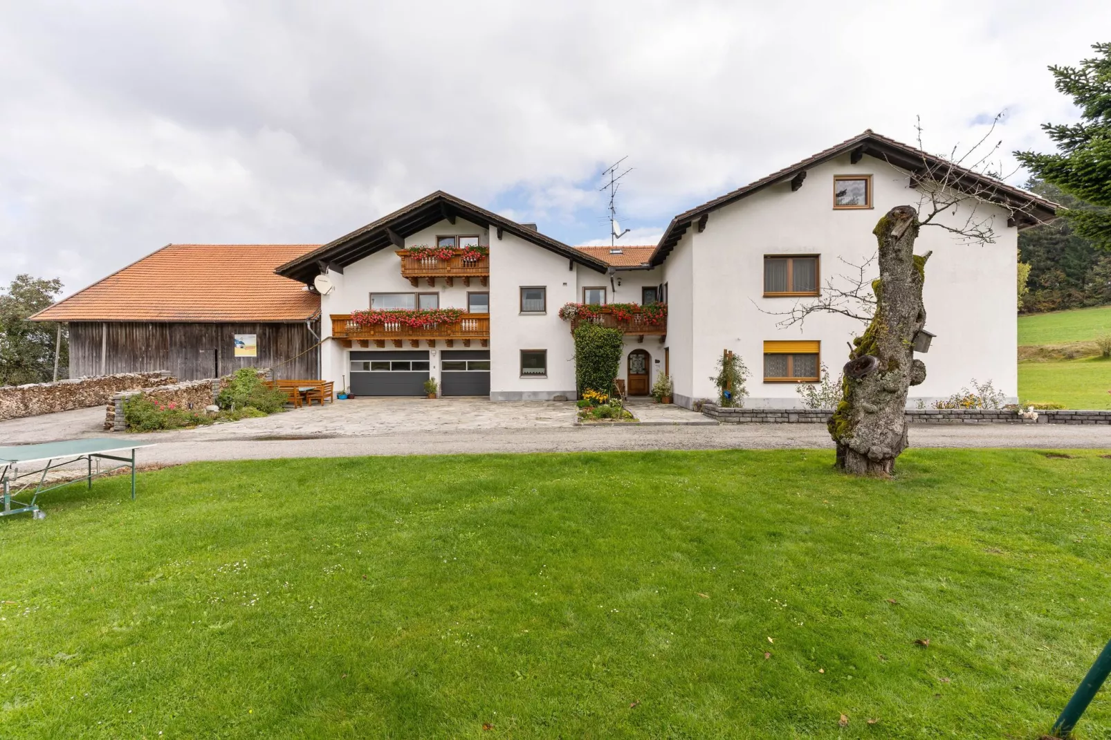 Gästehaus Kandlbinder-Exterior summer