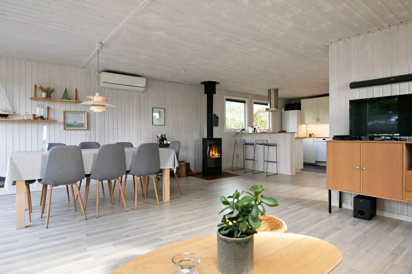 Bright Cottage by the Lagoon-By Traum-Indoor