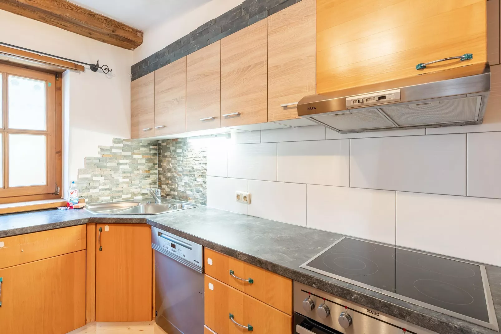Grosszügiges Charmantes Apartment im Familiendorf - Uttendorf-Kitchen