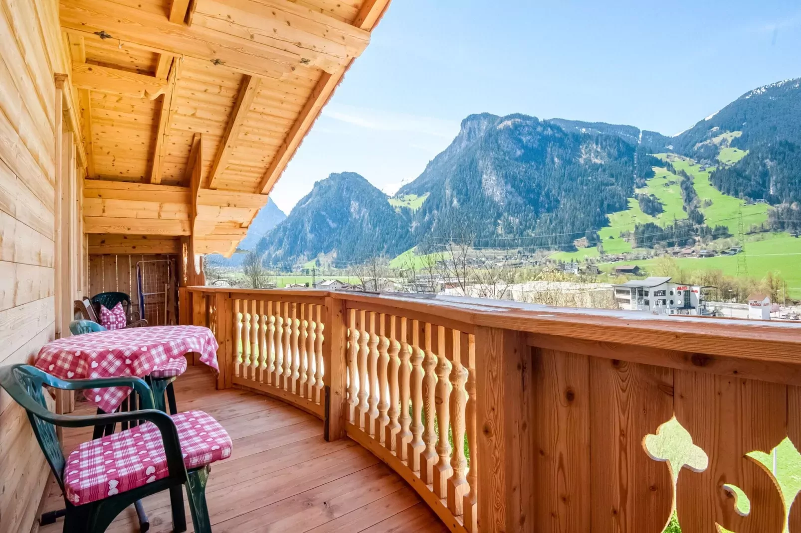 Apartment Zillertalblick-Terrassenbalkon